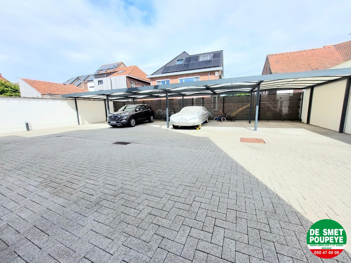 Overdekte autostaanplaats 