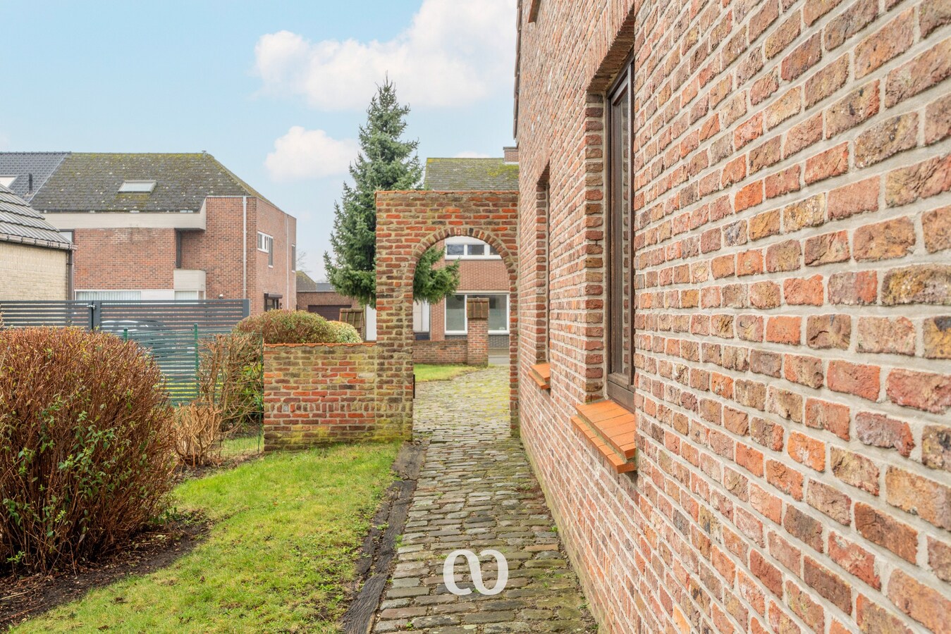 Karaktervolle en ruime woning met 3 slaapkamers en garage nabij het centrum van Oudenaarde 