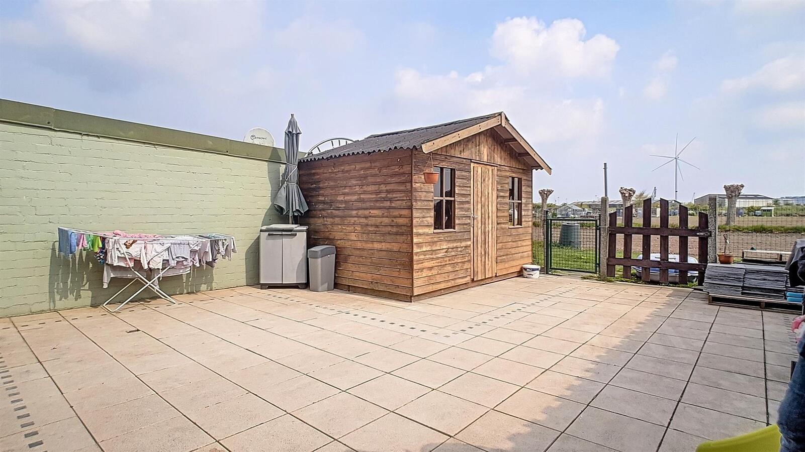 Gezinswoning met drie slaapkamers, terras en uitweg achteraan - Zwankendamme 