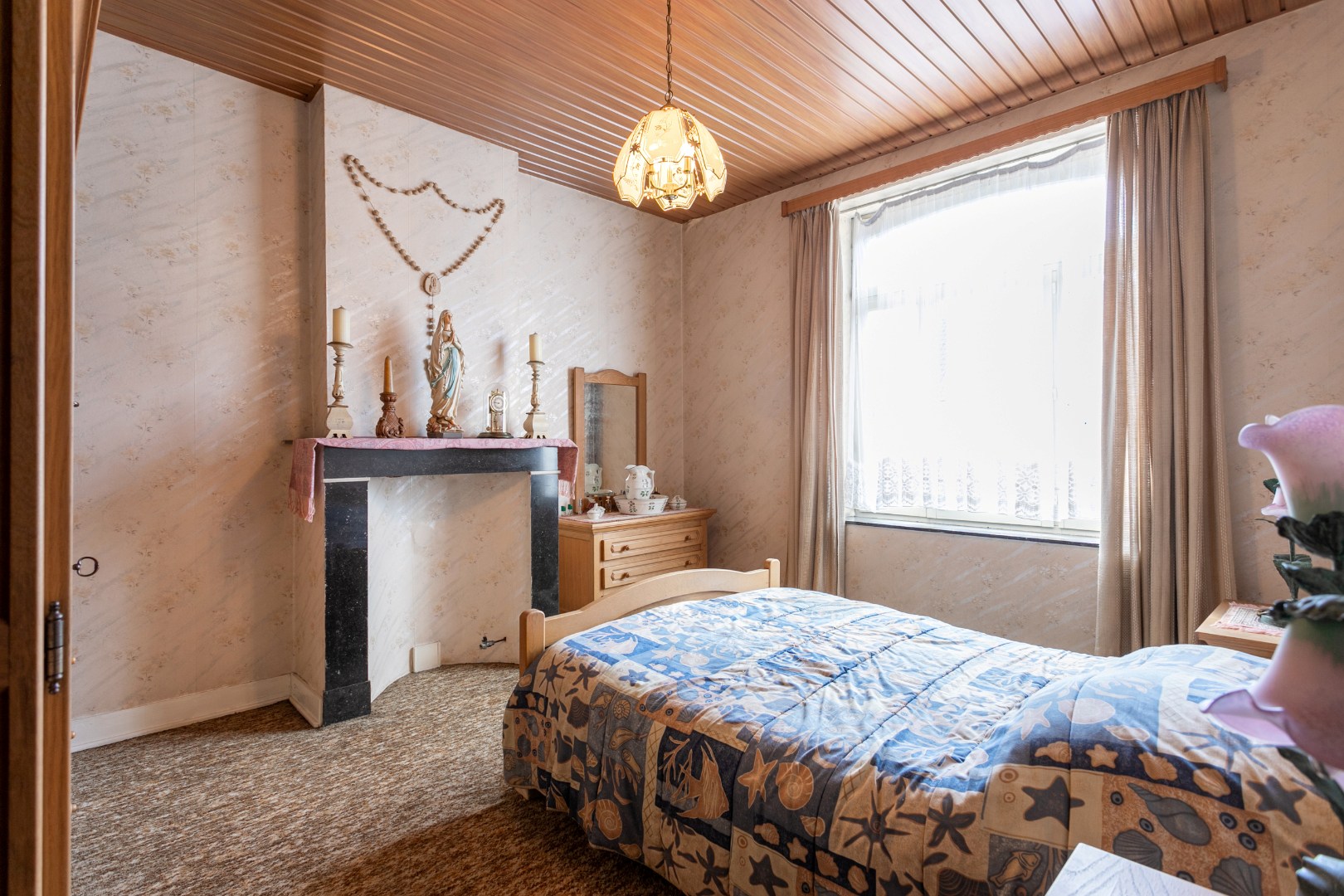 Te renoveren, karaktervolle woning met tal van mogelijkheden en tuin 