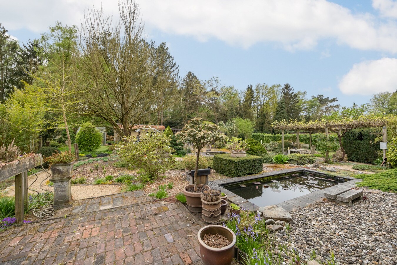 Rustig wonen in het groen –  gelijkvloerse woning op riant perceel van 2178 m² 