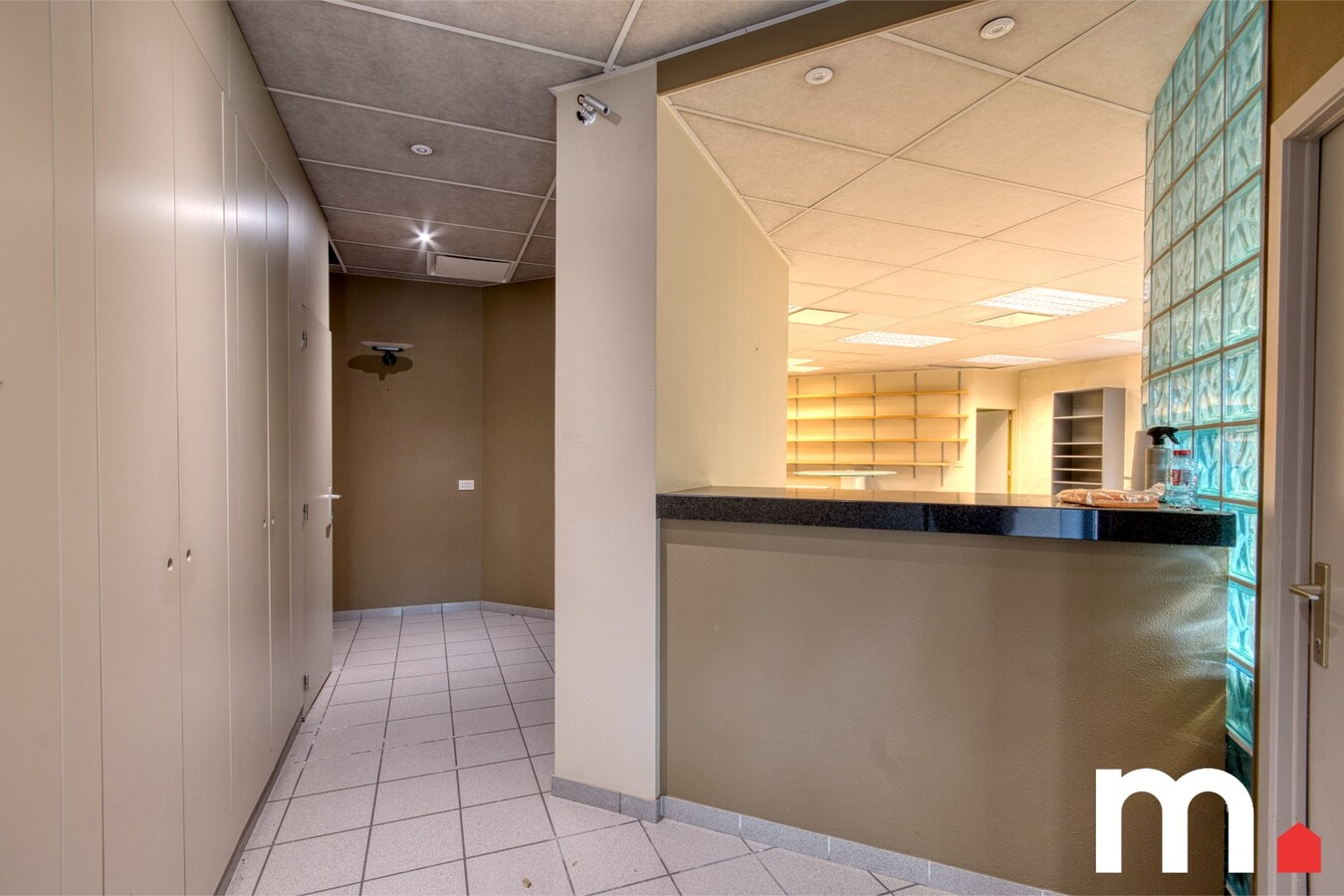 Villa met binnenzwembad, sauna en praktijkruimte (160m2) te Kuurne ! 