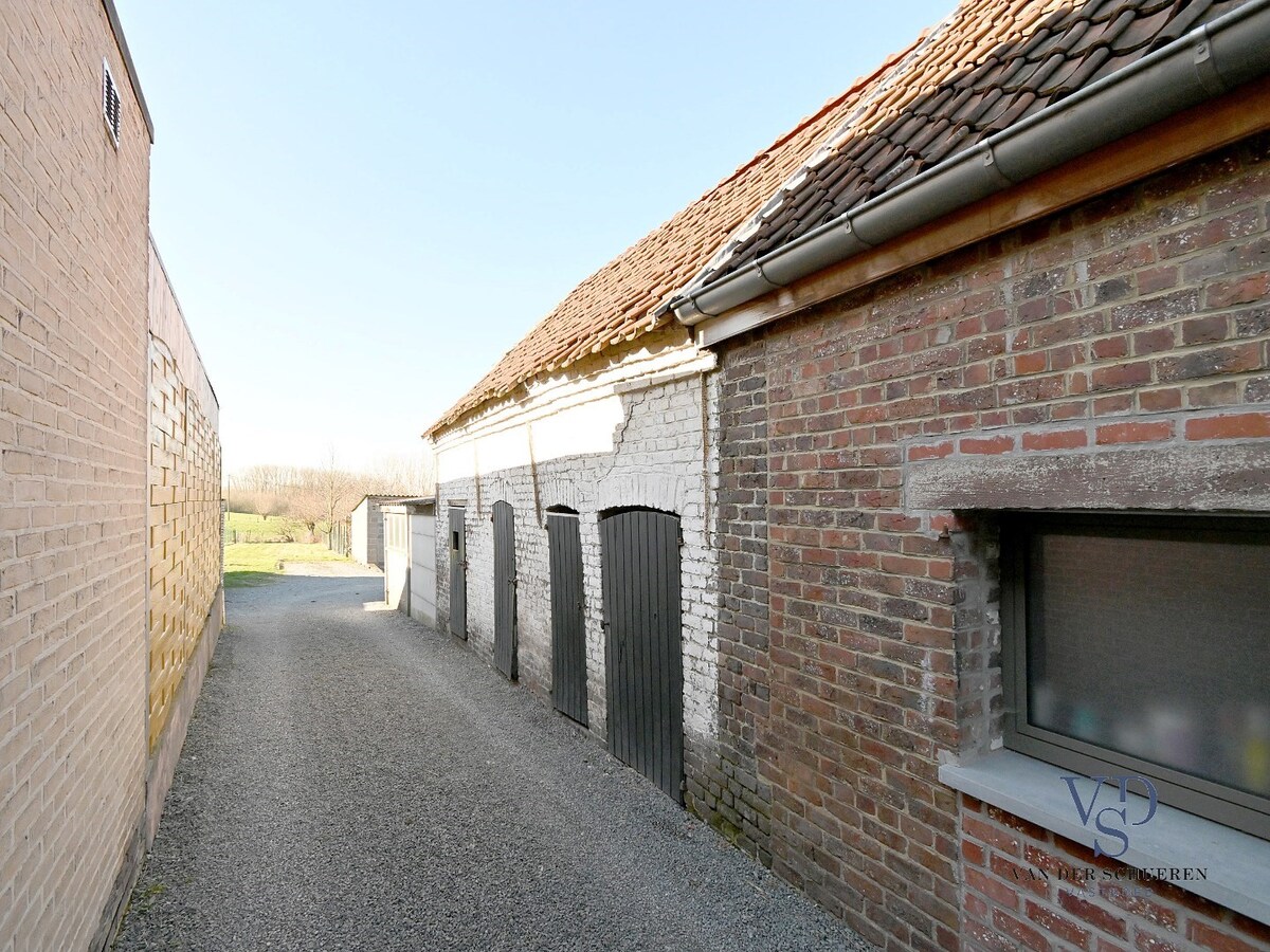 Half Open Bebouwing, met afzonderlijke tuin. 