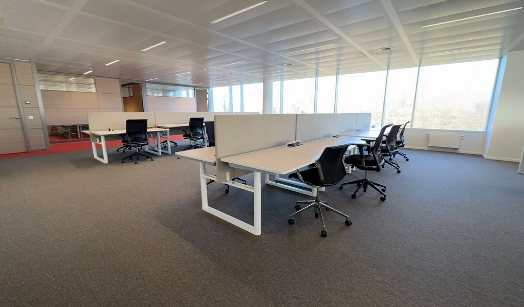 Gemeubelde kantoren met dienstverlening in AA Tower in Gent