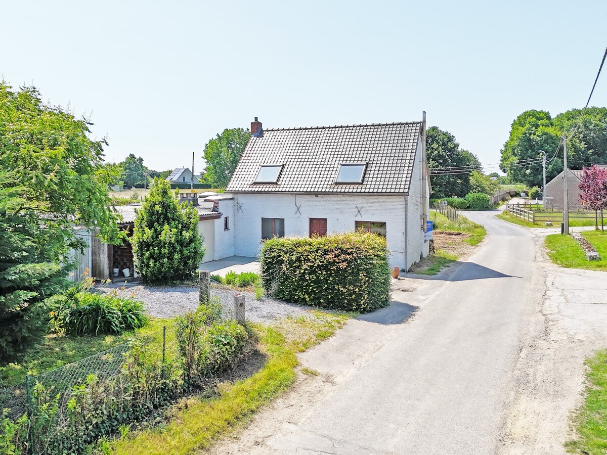 Rustig gelegen HOB met dubbele garage en tuin te Zwalm 