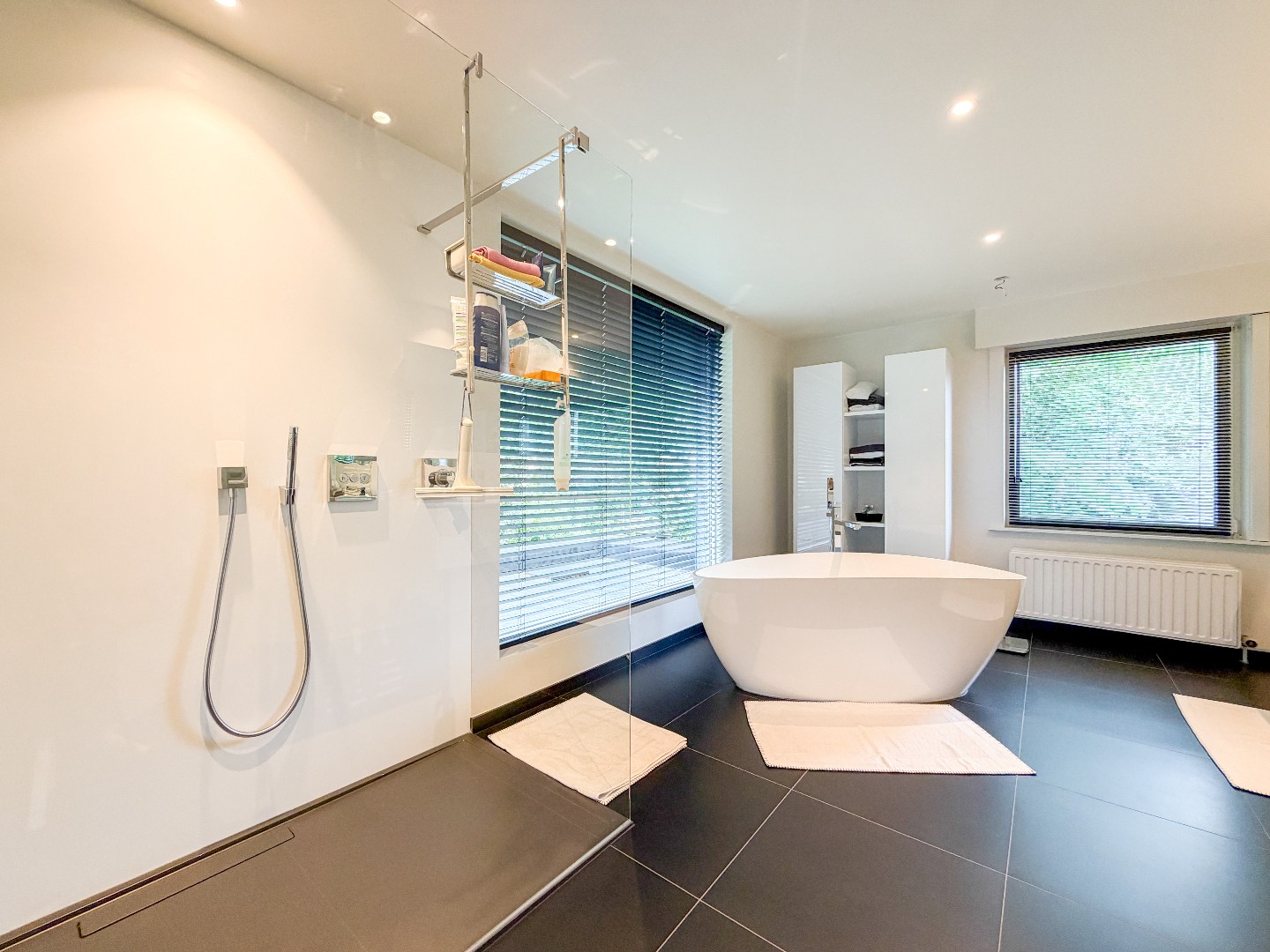Ruime villa met prachtige tuin en hoogwaardige afwerking, perceel van 1891 m², rustig gelegen te Torhout 