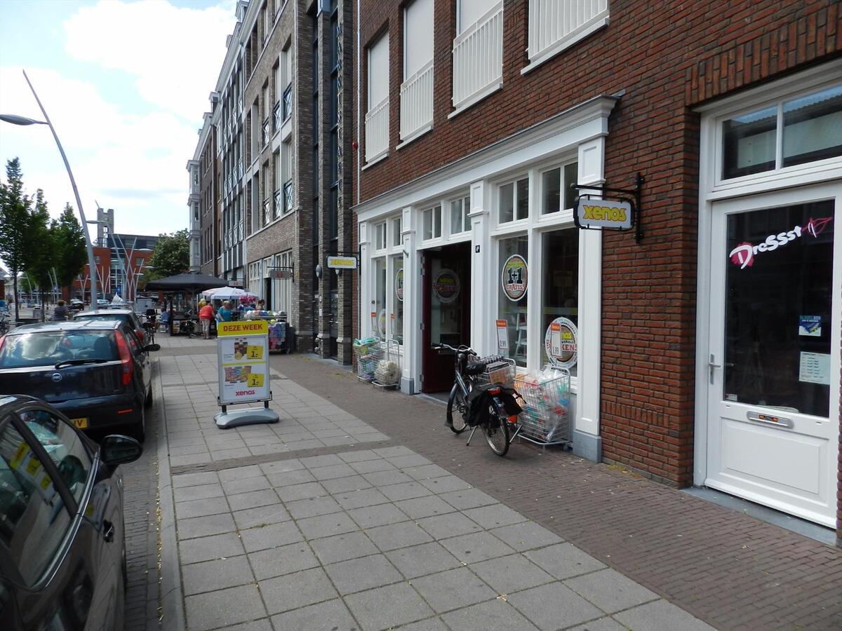 Zeer fraaie winkelruimte, centraal gelegen in de hoofdwinkelstraat van Bladel. 360 m2 winkelruimte met keuken en toilet. Per direct beschikbaar. 