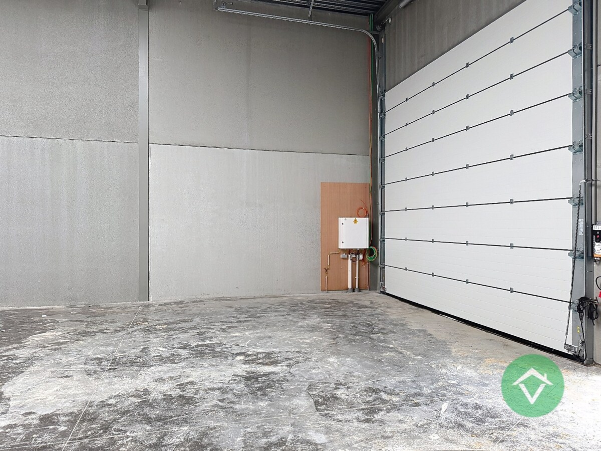 Nieuwbouw loods KMO-UNIT te koop – 256 m² met 1 parkeerplaats inbegrepen op de industriezone te Aartrijke 