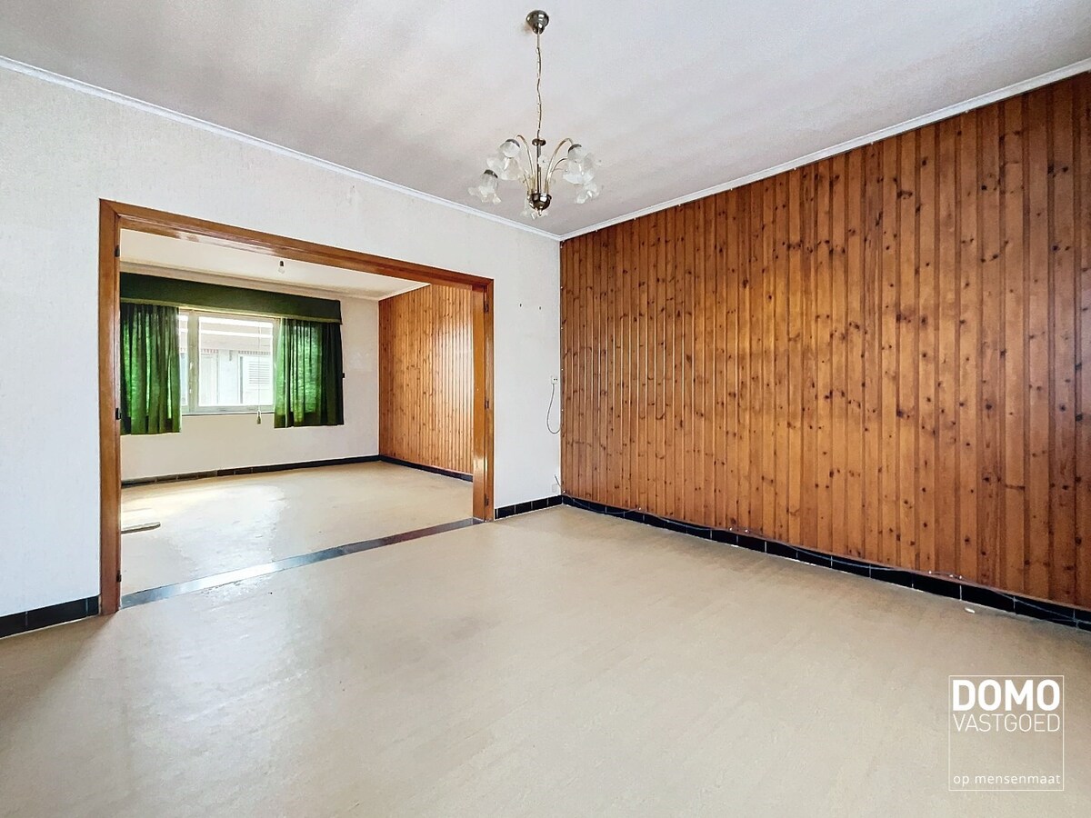 TE RENOVEREN HALFOPEN WONING MET TUIN EN GARAGE OP 8A 67CA TE KURINGEN 