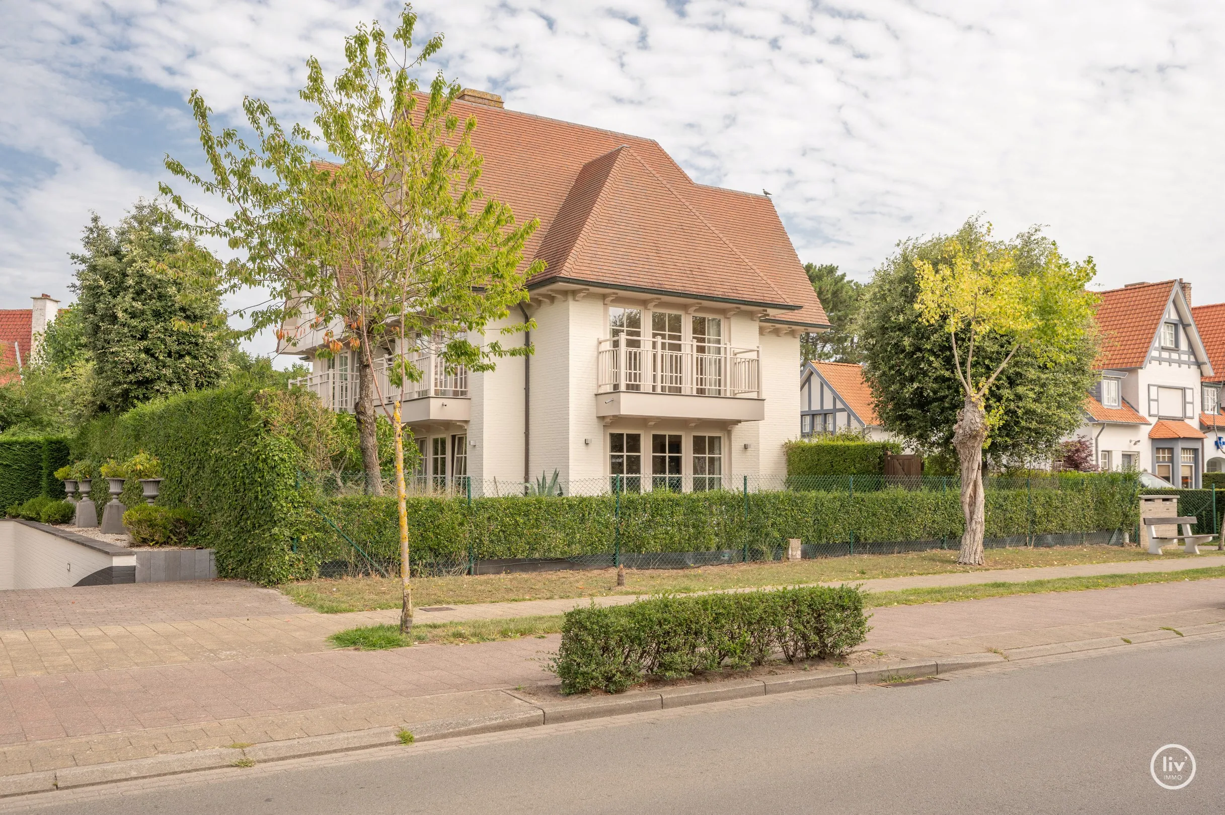 Stijlvolle halfopen woning op topligging nabij centrum, zee en strand