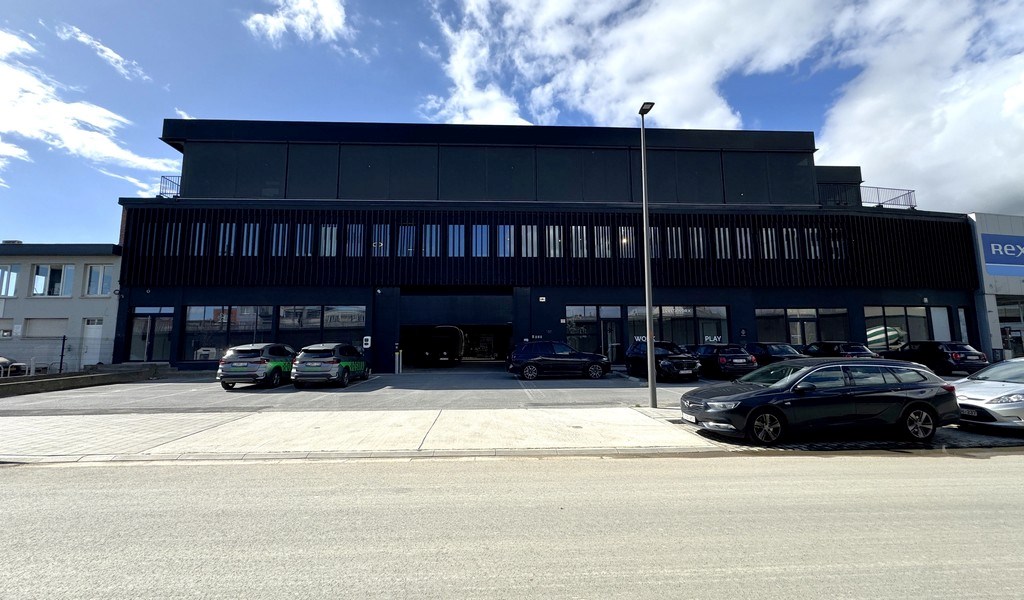 Magazijn met kantoor te huur vlakbij het Sportpaleis Antwerpen