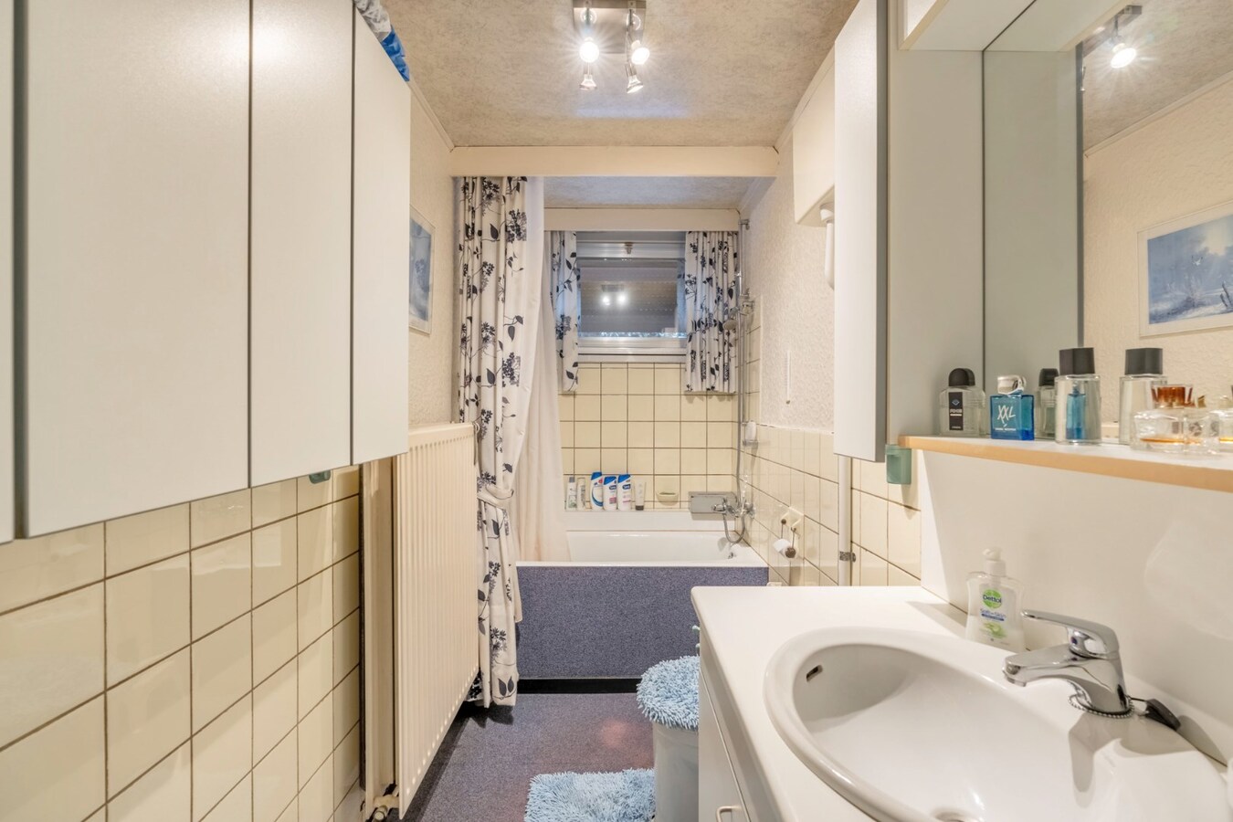 Rustig gelegen gelijkvloerse woning met garage en 3 slaapkamers in Niel-bij-As . 