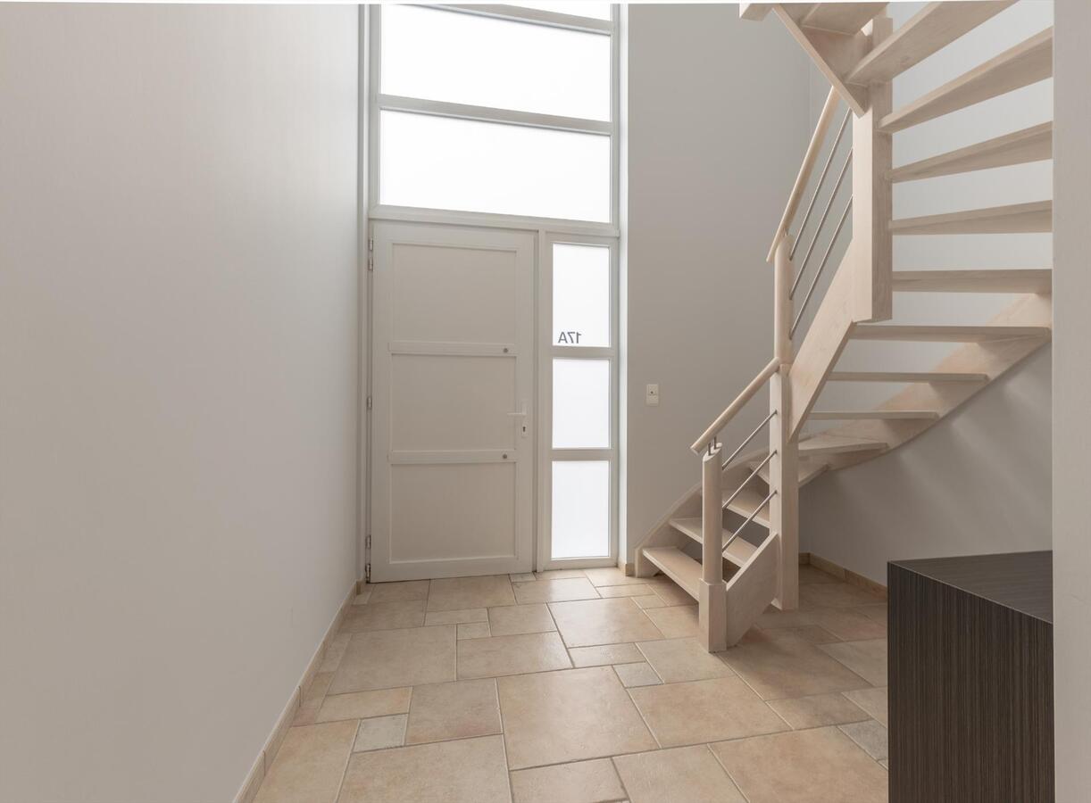 Zeer ruime woning met bijzonder veel licht én luxe  !    IDEAAL VOOR GROOT GEZIN !! 