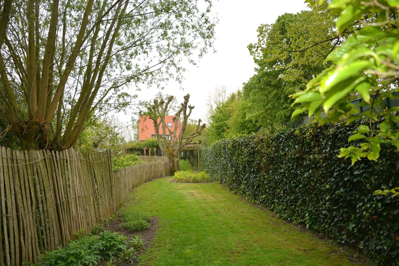 Charmante woning gelegen op een perceel van maar liefst 2.840 m² te Snellegem 
