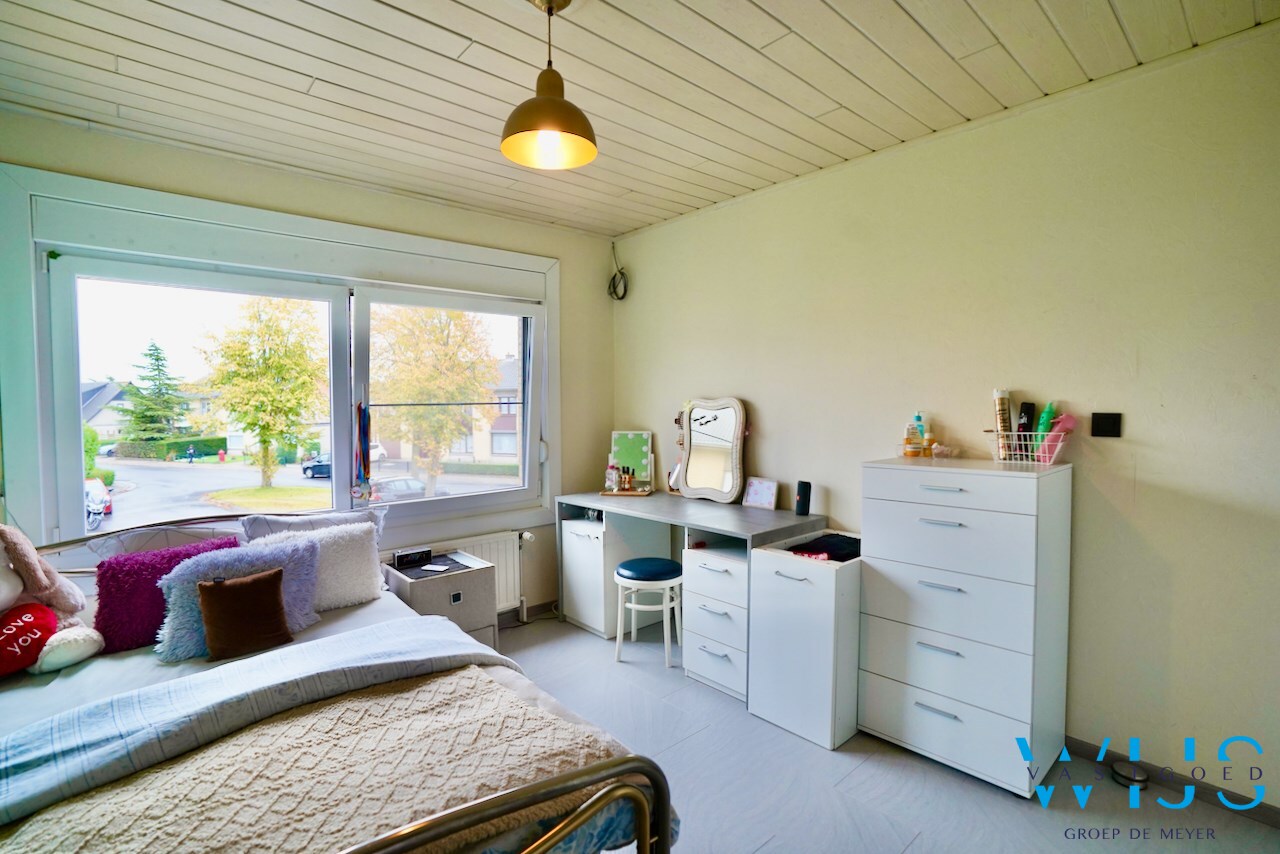 Ruime gezinswoning met 5 slaapkamers te Zelzate! 