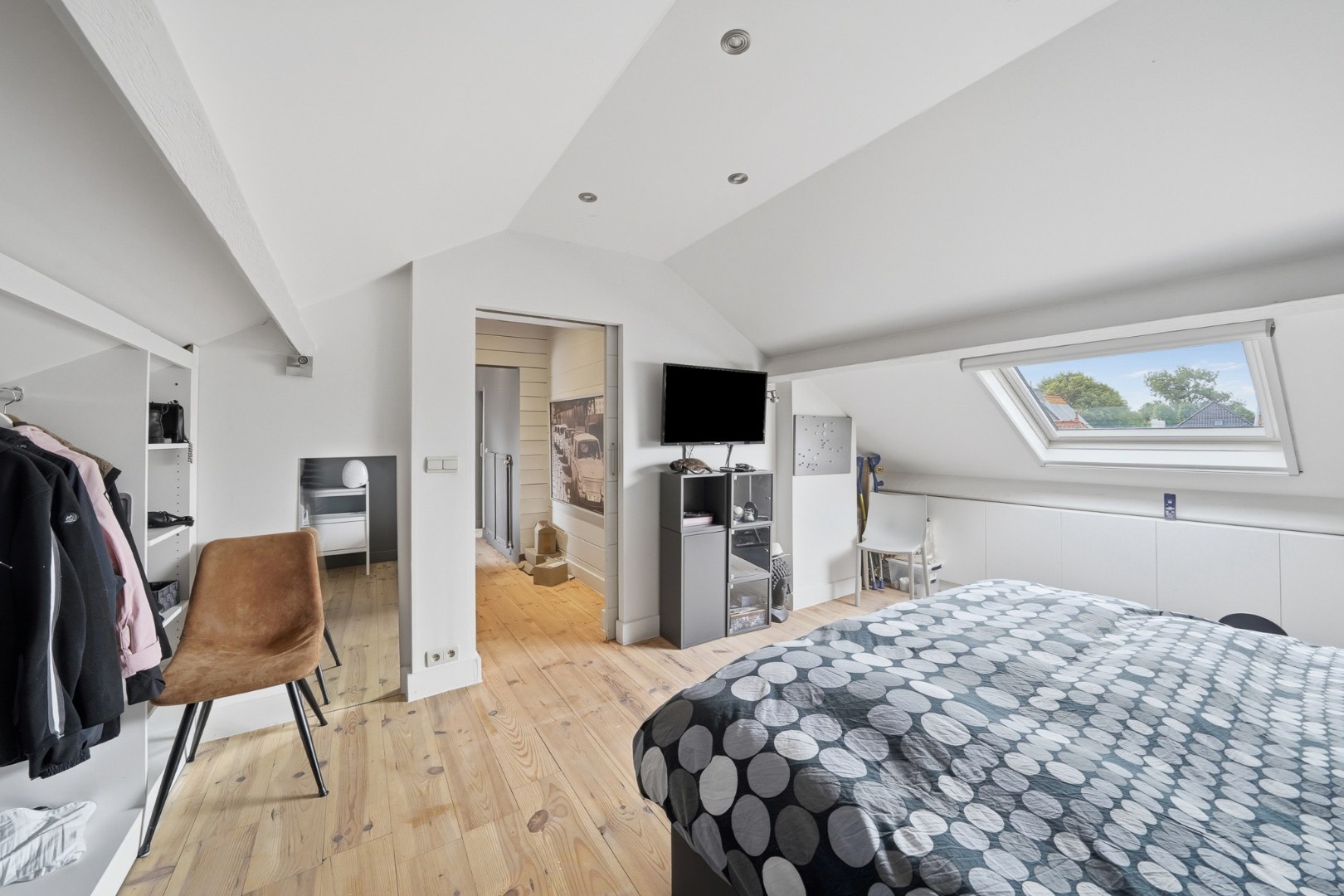 Duplex-appartement van 165 m² met garage, carport en zonnig terras in de Vicognewijk 