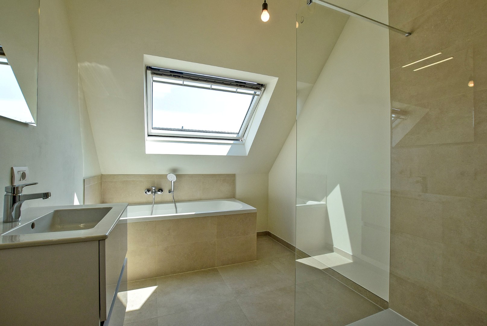 Prachtig afgewerkte nieuwbouwwoning met 4 slaapkamers te Pervijze (Diksmuide). 