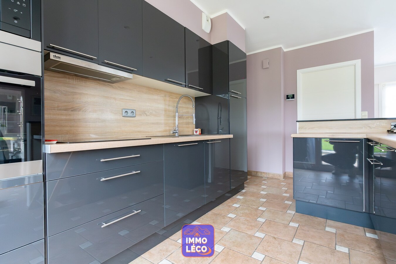 Villa "Semi Plain-Pied" avec jardin, 2 garages et parking privatif 