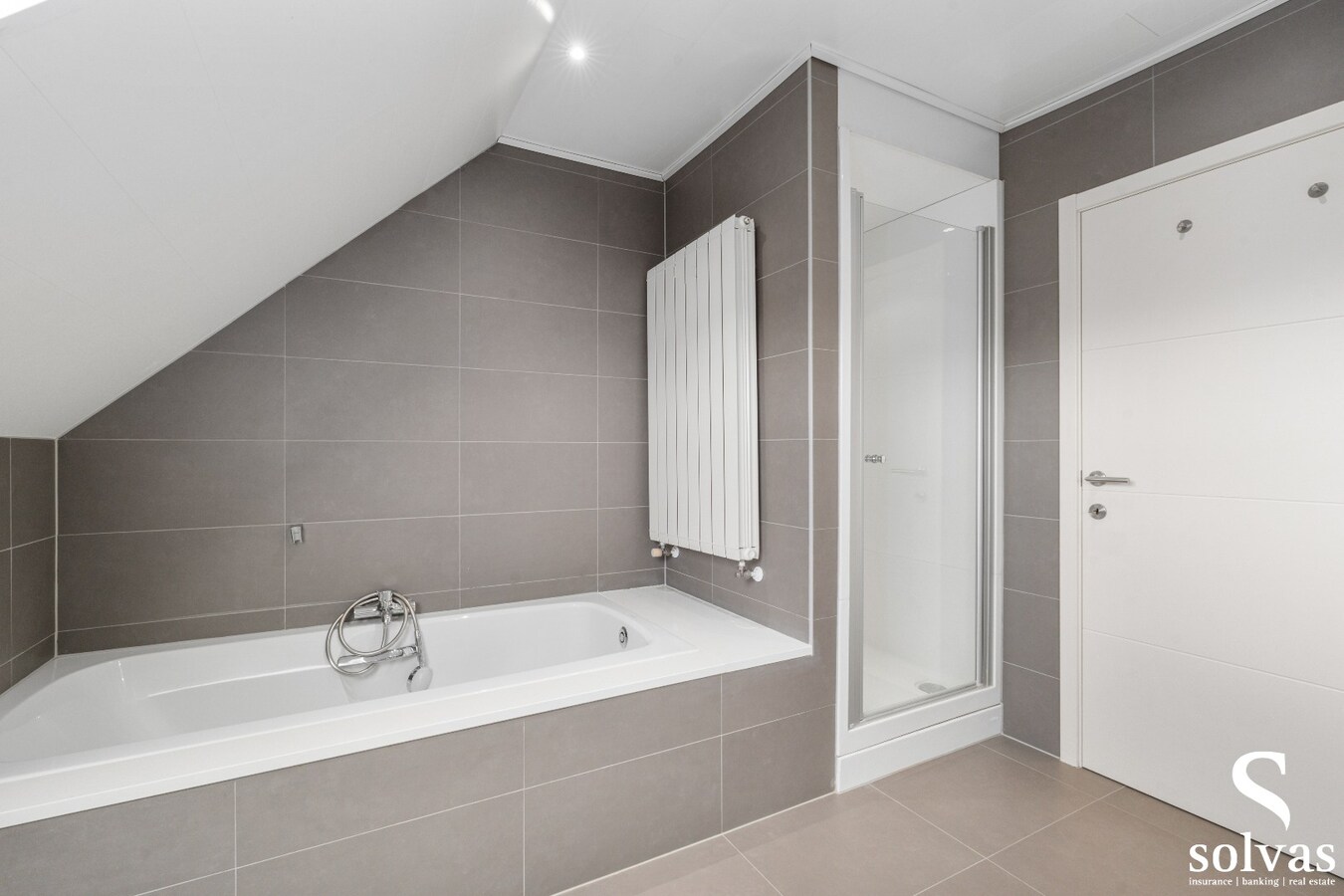 Prachtige open bebouwing met 4 slaapkamers in Poesele, bouwjaar 2000, op 1070m² perceeloppervlakte, 270m² bewoonbare oppervlakte 