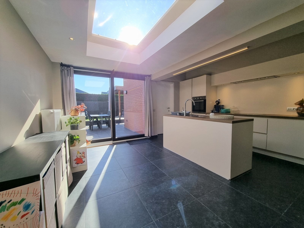 Leuke, volledige gerenoveerde woning met tuin - Roeselare 