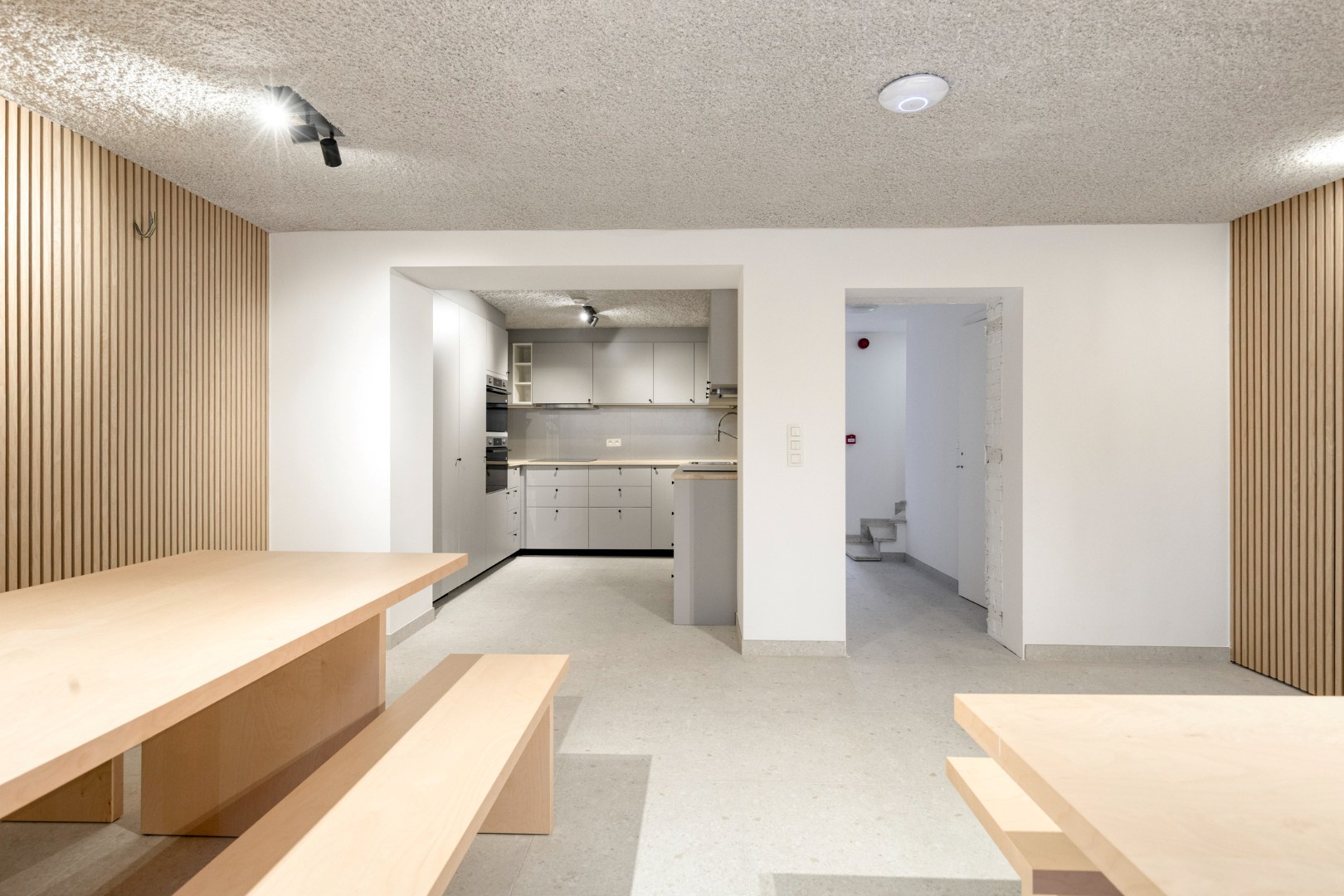 Volledig gerenoveerde studentenkamer in residentie met 15 studentenkamers en een 1slaapkamer appartement in hartje Leuven - EPC label A! 