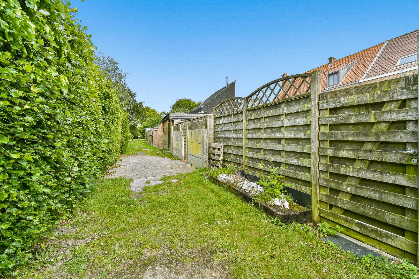 Rijwoning met veel potentieel op centrale ligging 