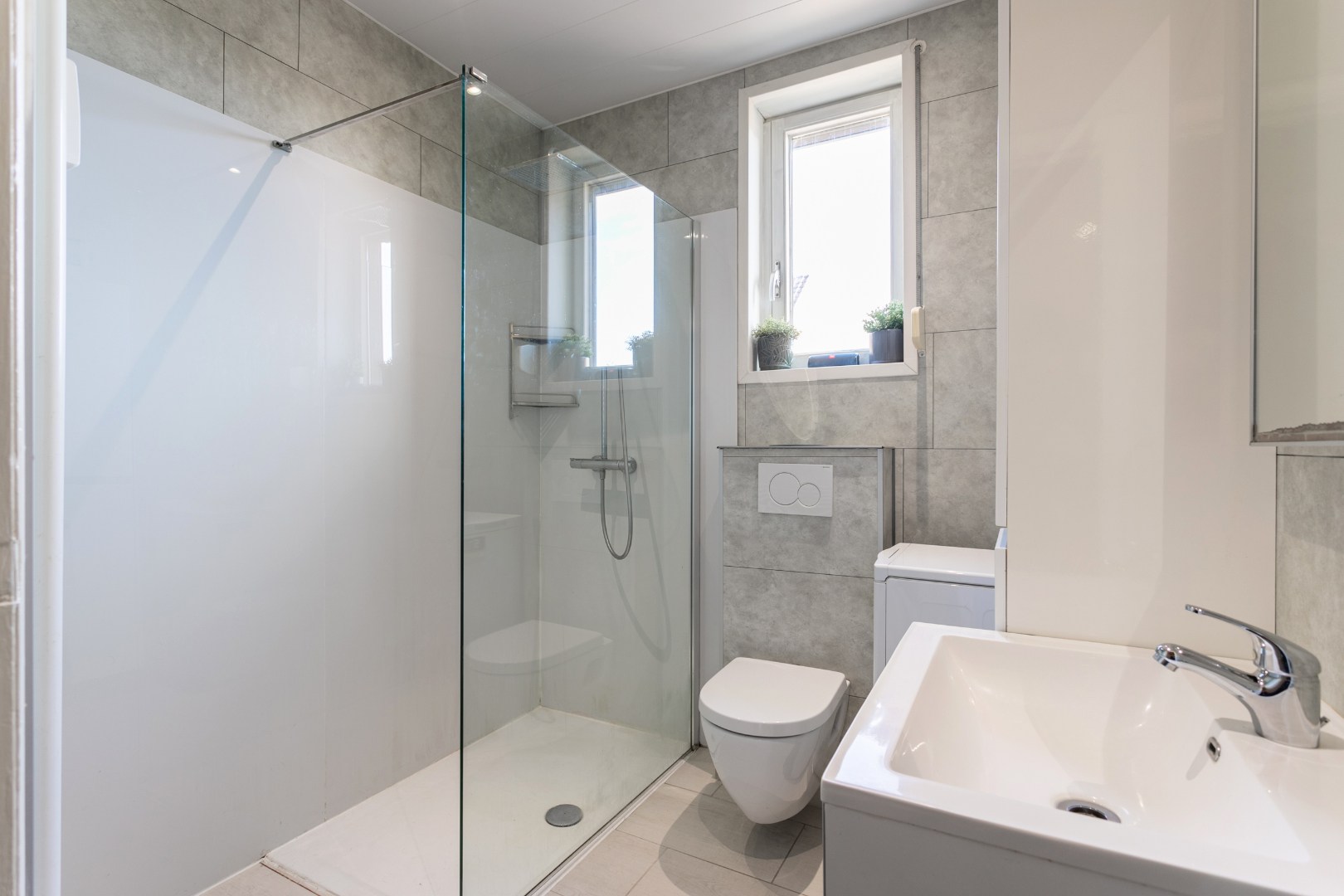 App 200m² met 3 slpks, terras en autostaanplaats te Halle 