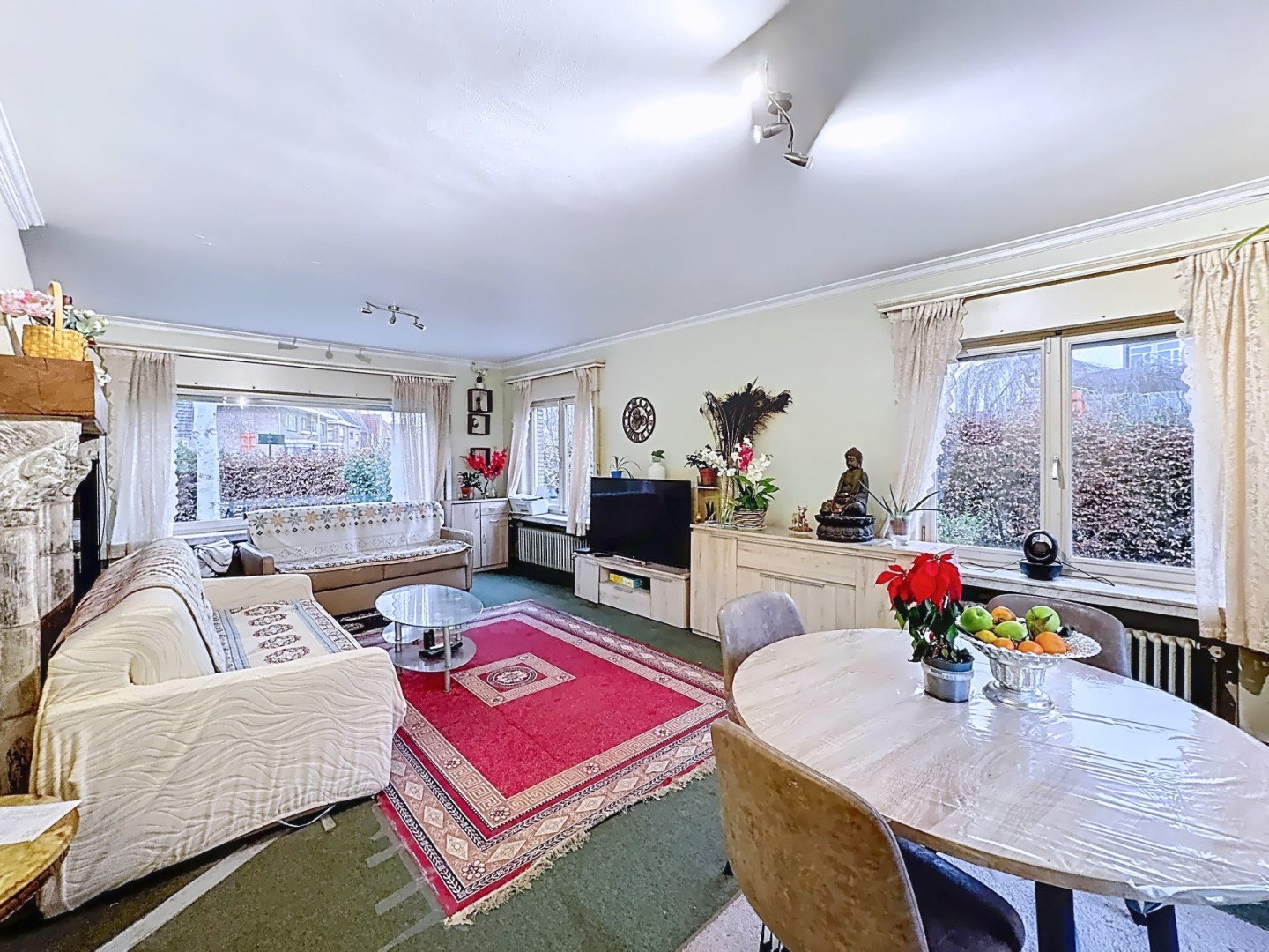 Statige villa met 4 slaapkamers en bureau 