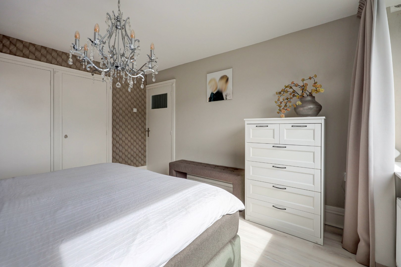 Energiezuinig (A++) en instapklaar 6-kamer gezinswoning met luxe keuken, vijf slaapkamers en zonnige tuin op het zuidoosten 