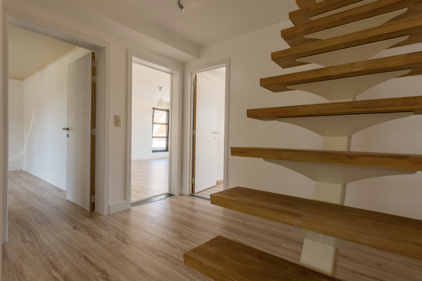 IN OPTIE Ruime en totaal vernieuwde woning in het dorp van Zaffelare 