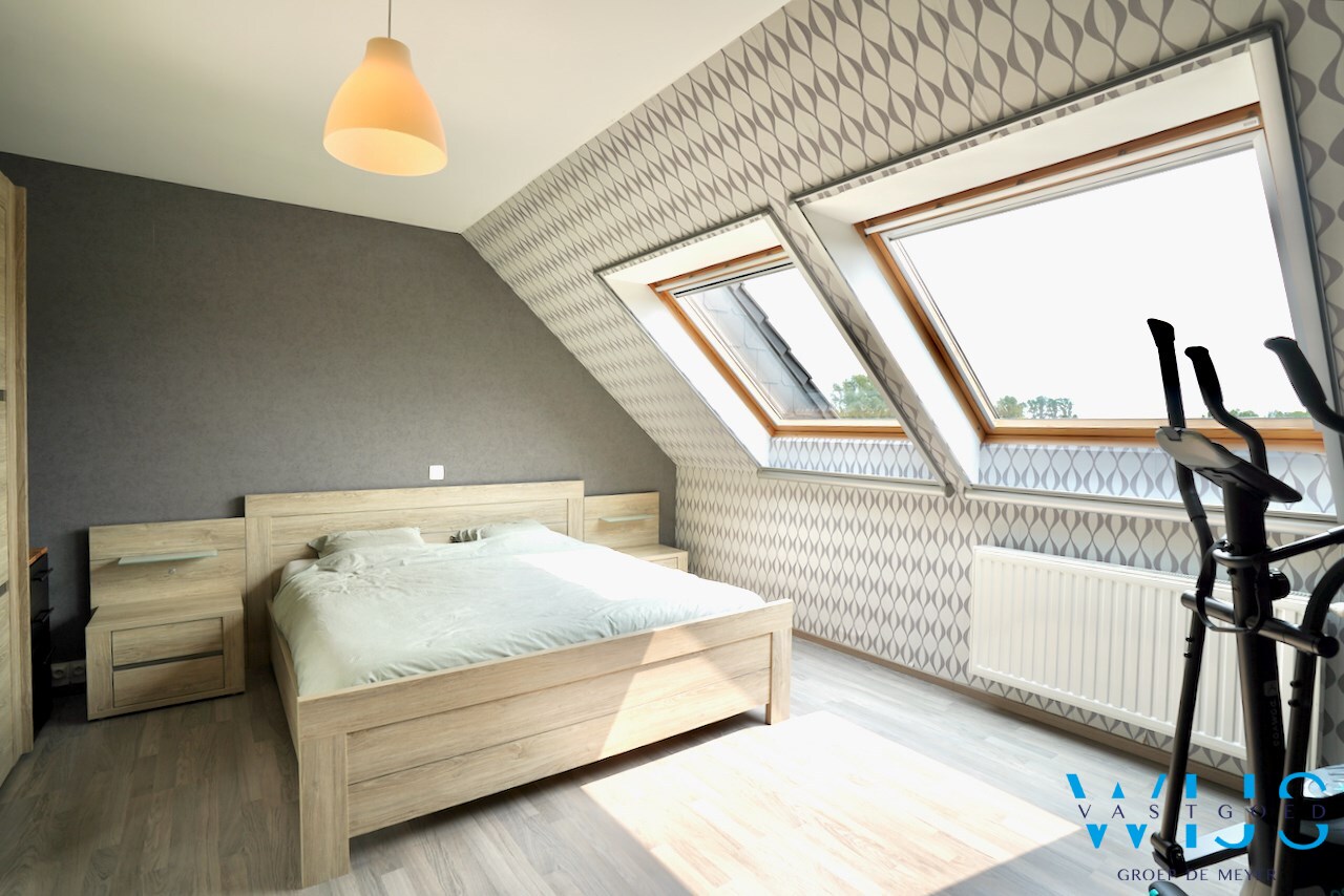 INSTAPKLAAR woonhuis met ZUIDgerichte tuin te Boekhoute ! 