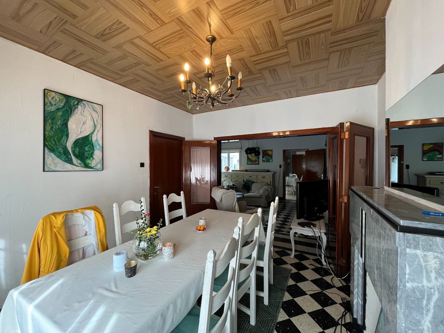 Ruime gezinswoning met grote tuin nabij het centrum van Larum 