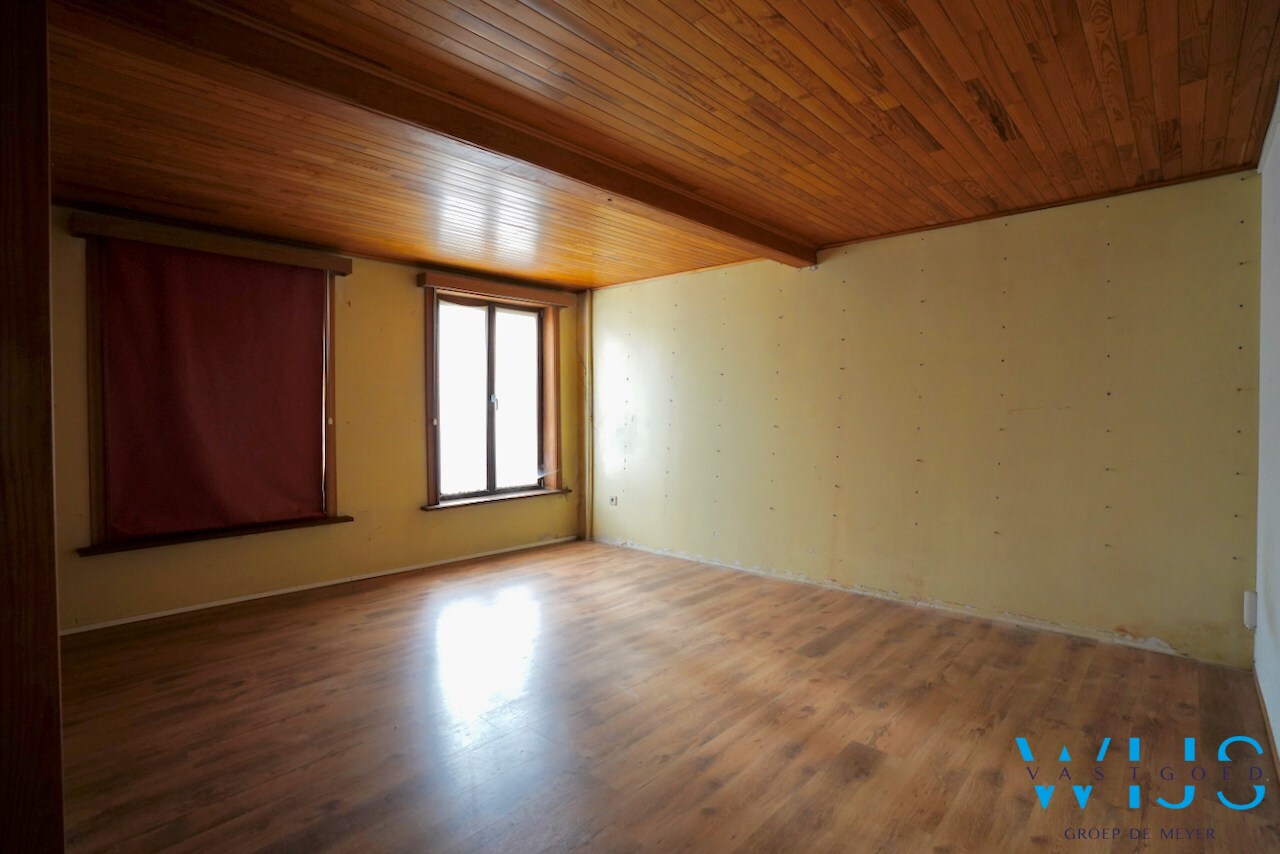 Karaktervolle te renoveren woning op topligging in Assenede! 