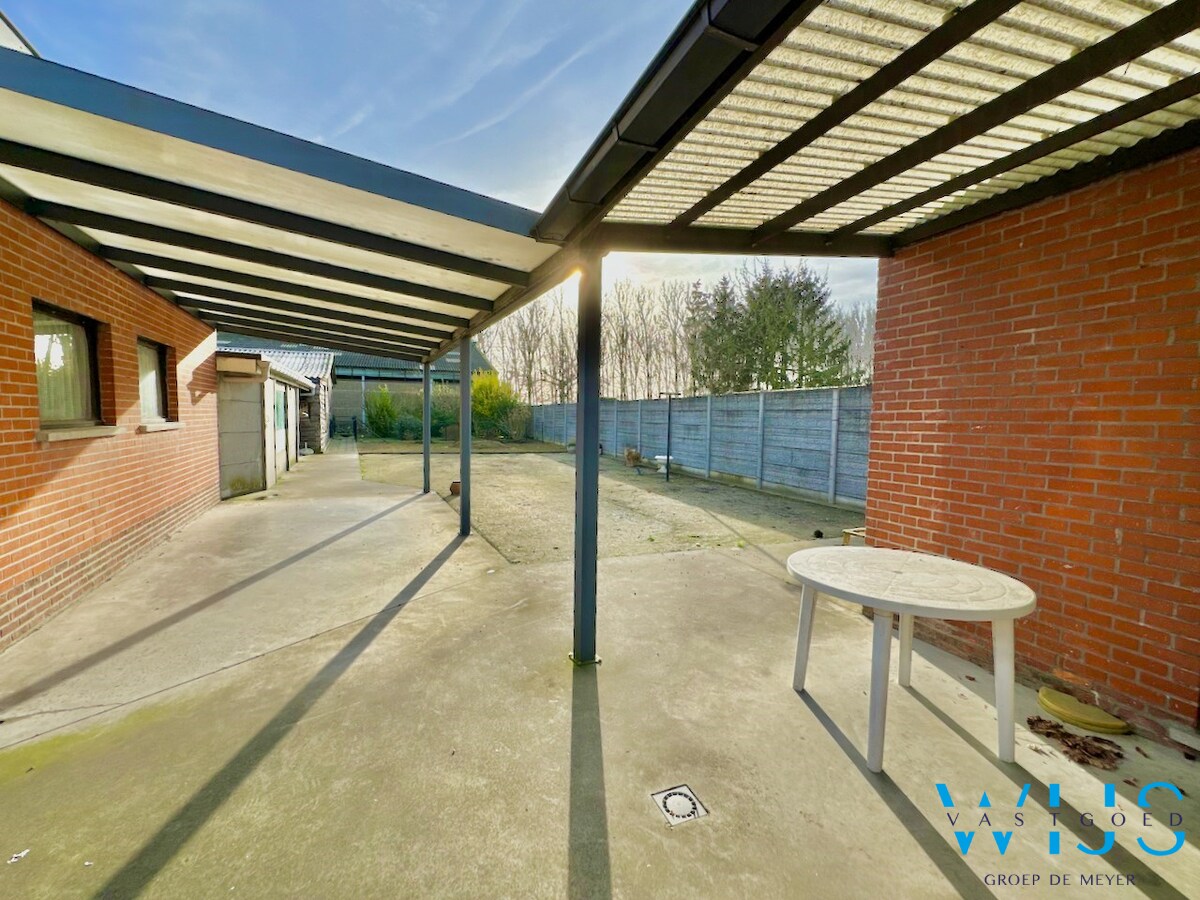 Volwaardig woonhuis met bijgebouwen te Wippelgem ! 