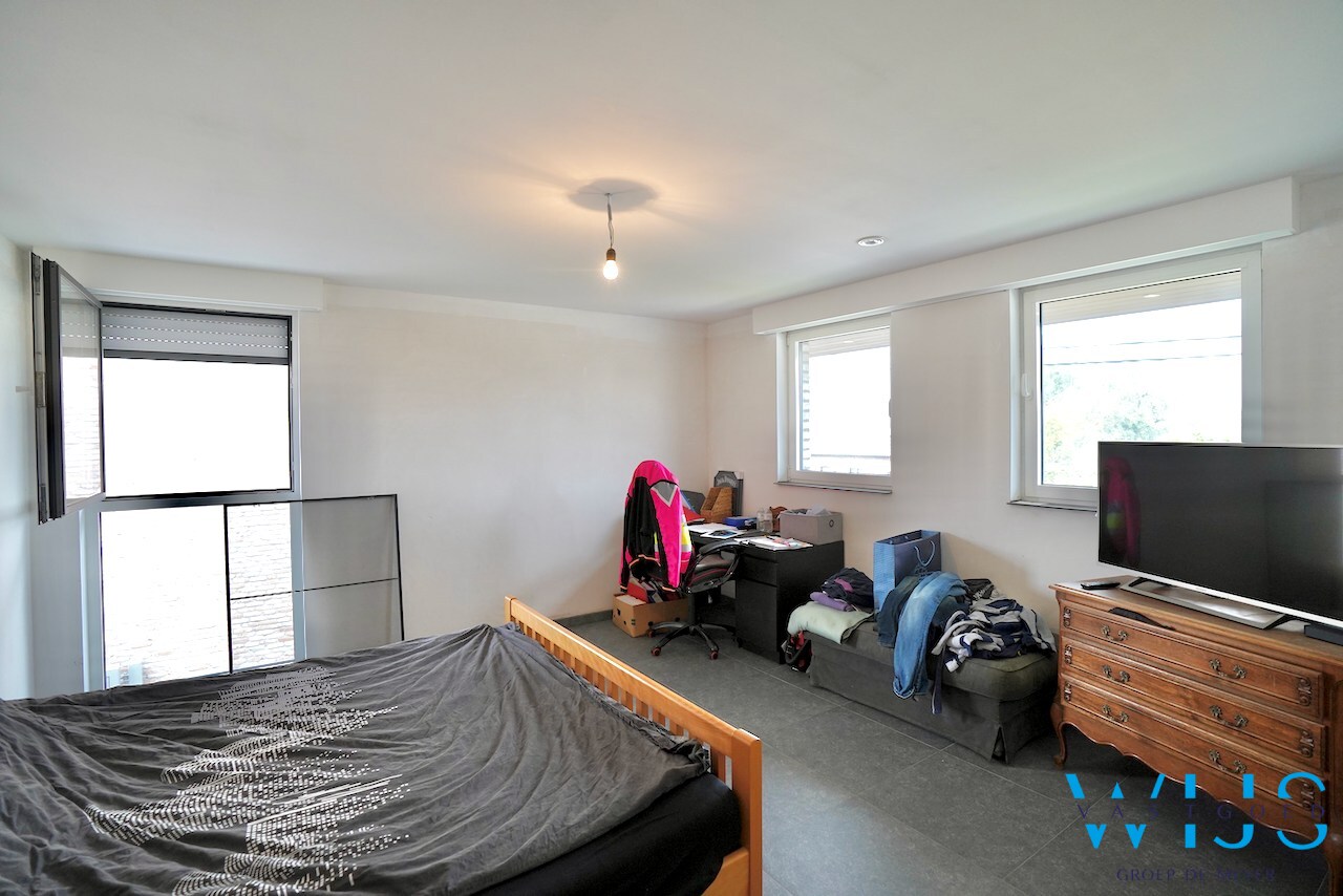 Ruime, energiezuinige gezinswoning te Oosteeklo ! 