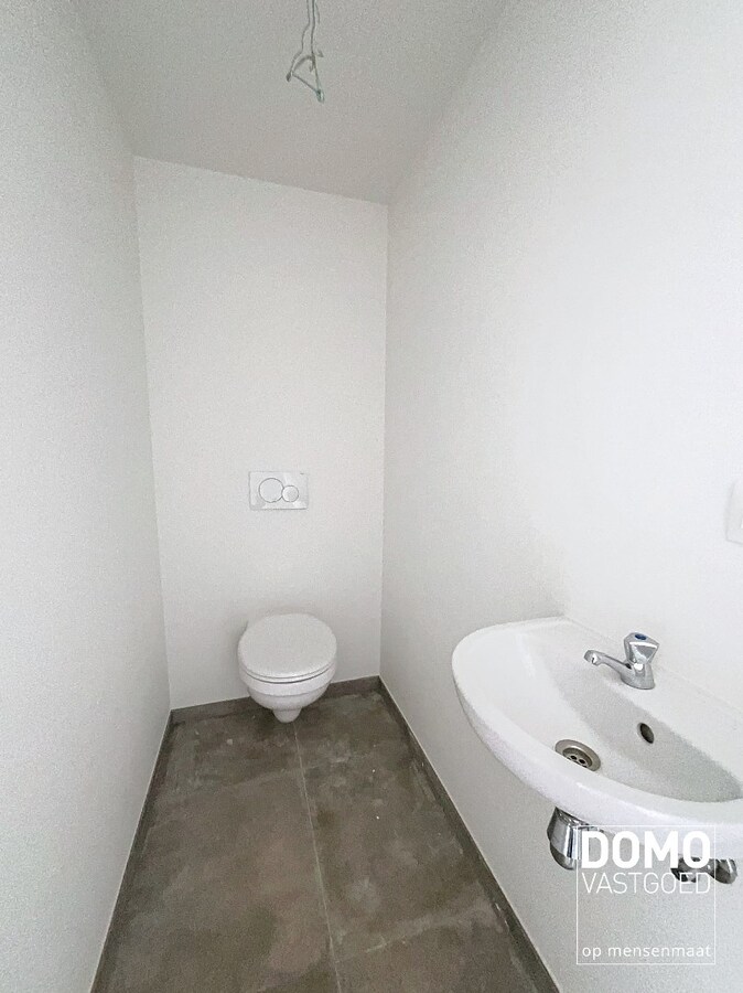 NIEUWBOUWAPPARTEMENT MET 2 SLAAPKAMERS, RUIM TERRAS, ONDERGRONDSE AUTOSTANDPLAATS EN KELDERBERGING AANWEZIG IN MAASMECHELEN 