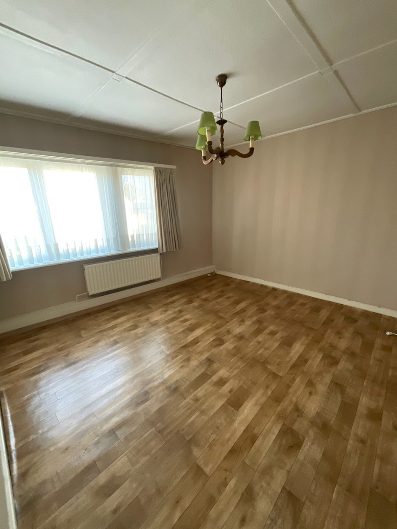 Te renoveren zes slaapkamer appartement 
