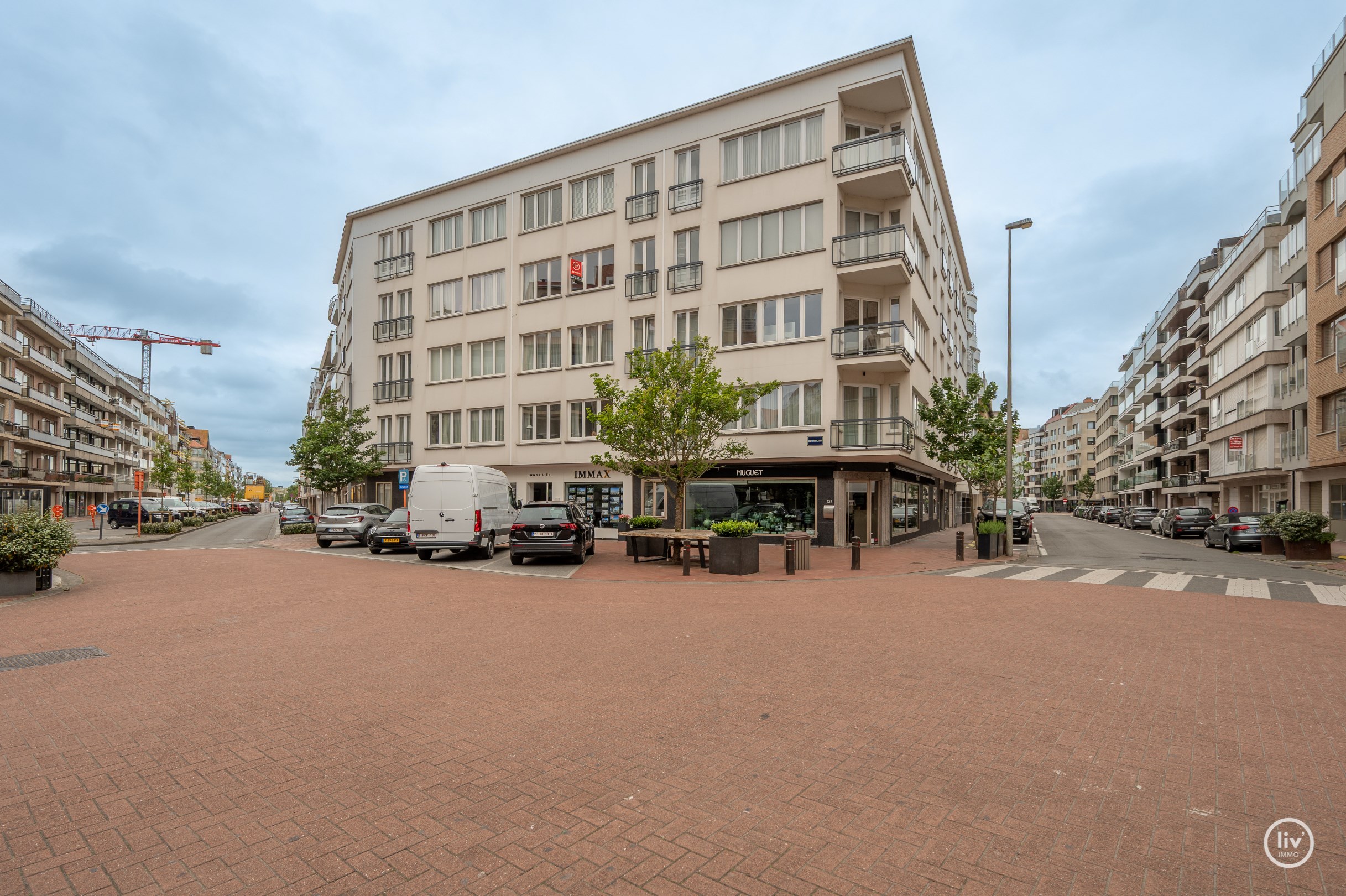 GEMEUBELD - Aangenaam appartement vlakbij het strand en het bruisende Rubensplein. 