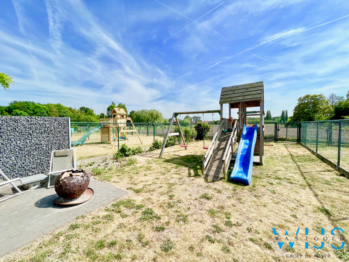 INSTAPKLAAR woonhuis met ZUIDgerichte tuin te Boekhoute ! 