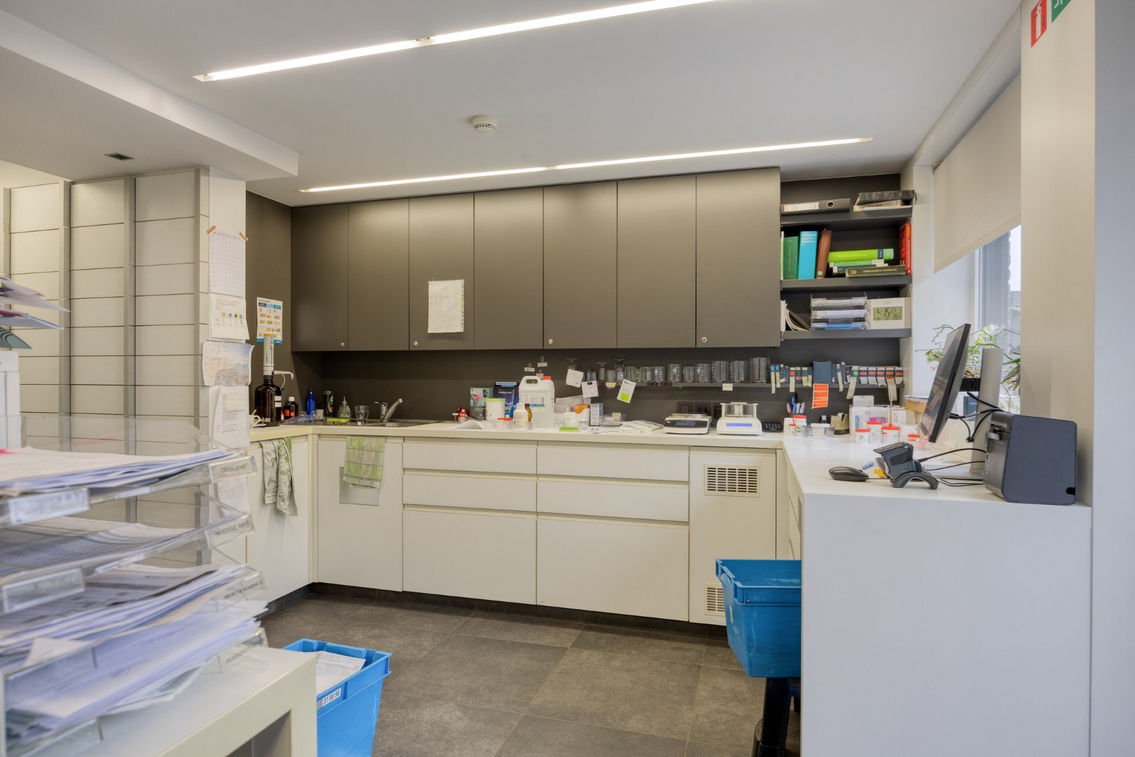 Handelswoning met 3 slpk. en privéparking in het centrum van Balen 