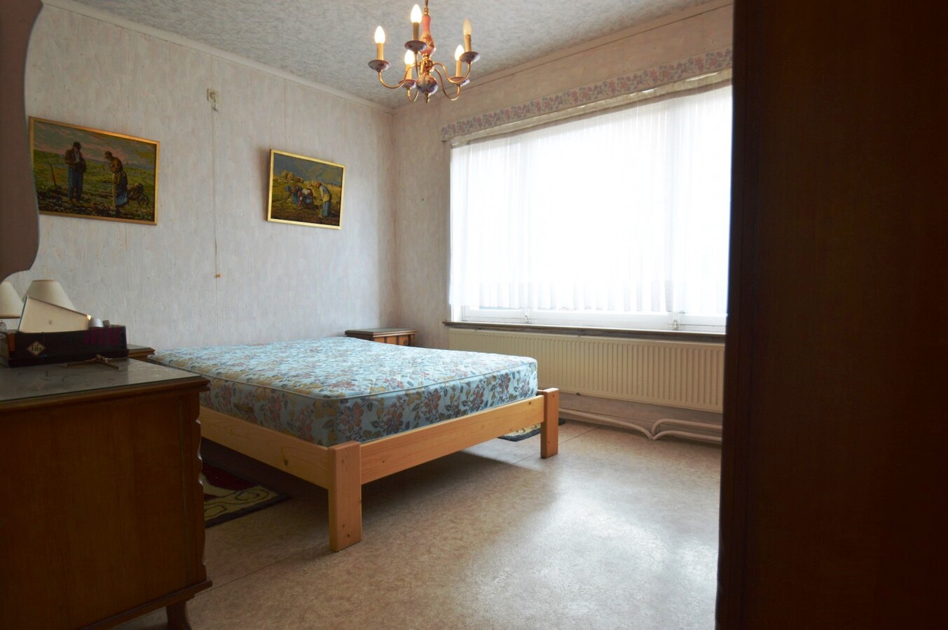 Volumineuze woning met garage vlakbij het centrum - Zelzate 