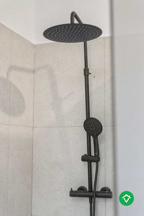 Rijwoning met 4 slaapkamers en stadstuin op centrale ligging te Roeselare 