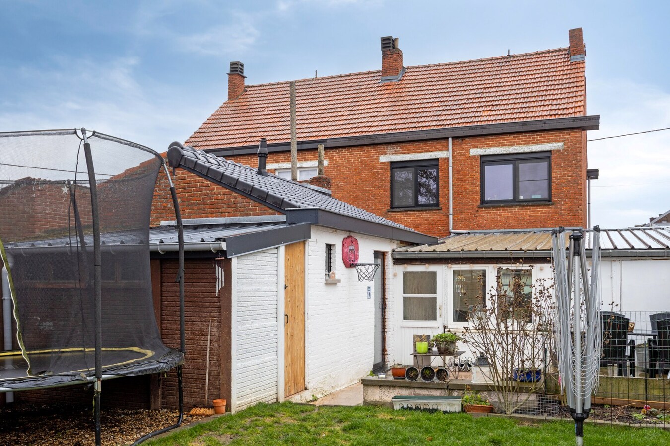 Instapklare woning met 3 slaapkamers en tuin. 
