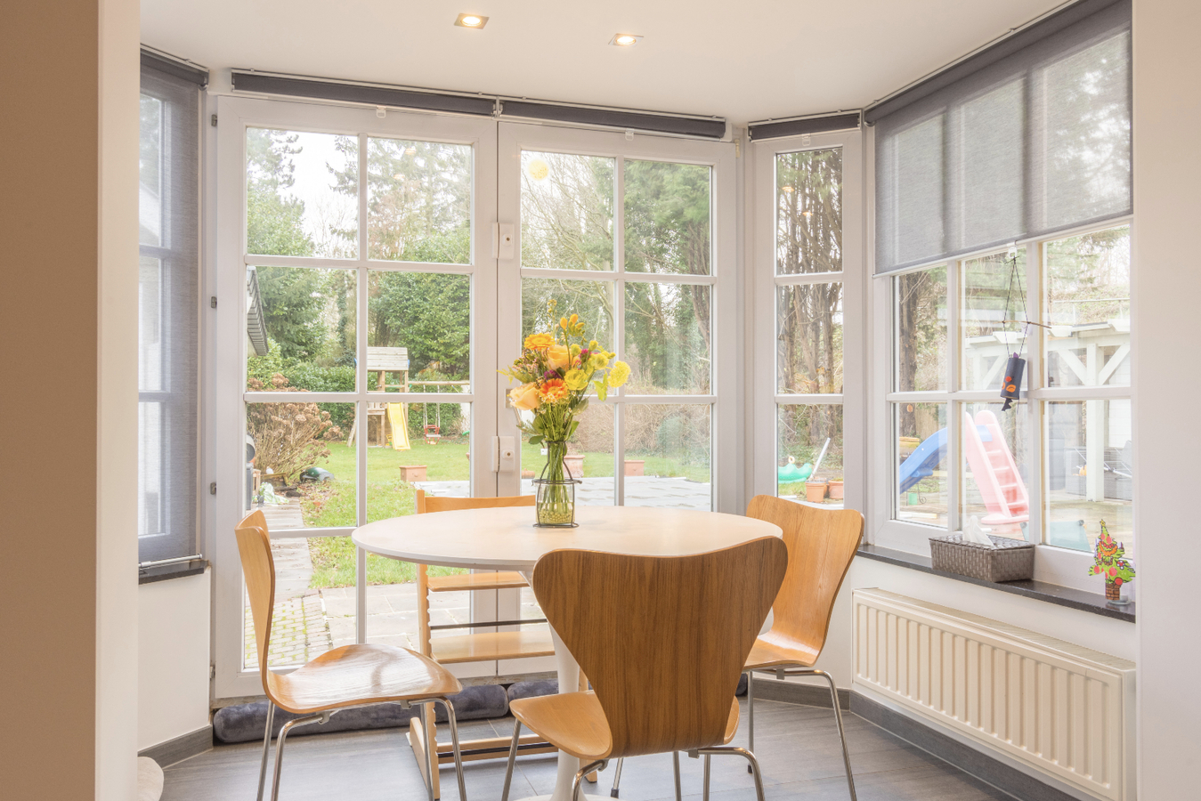 Ruime gezinswoning met verwarmd buitenzwembad 