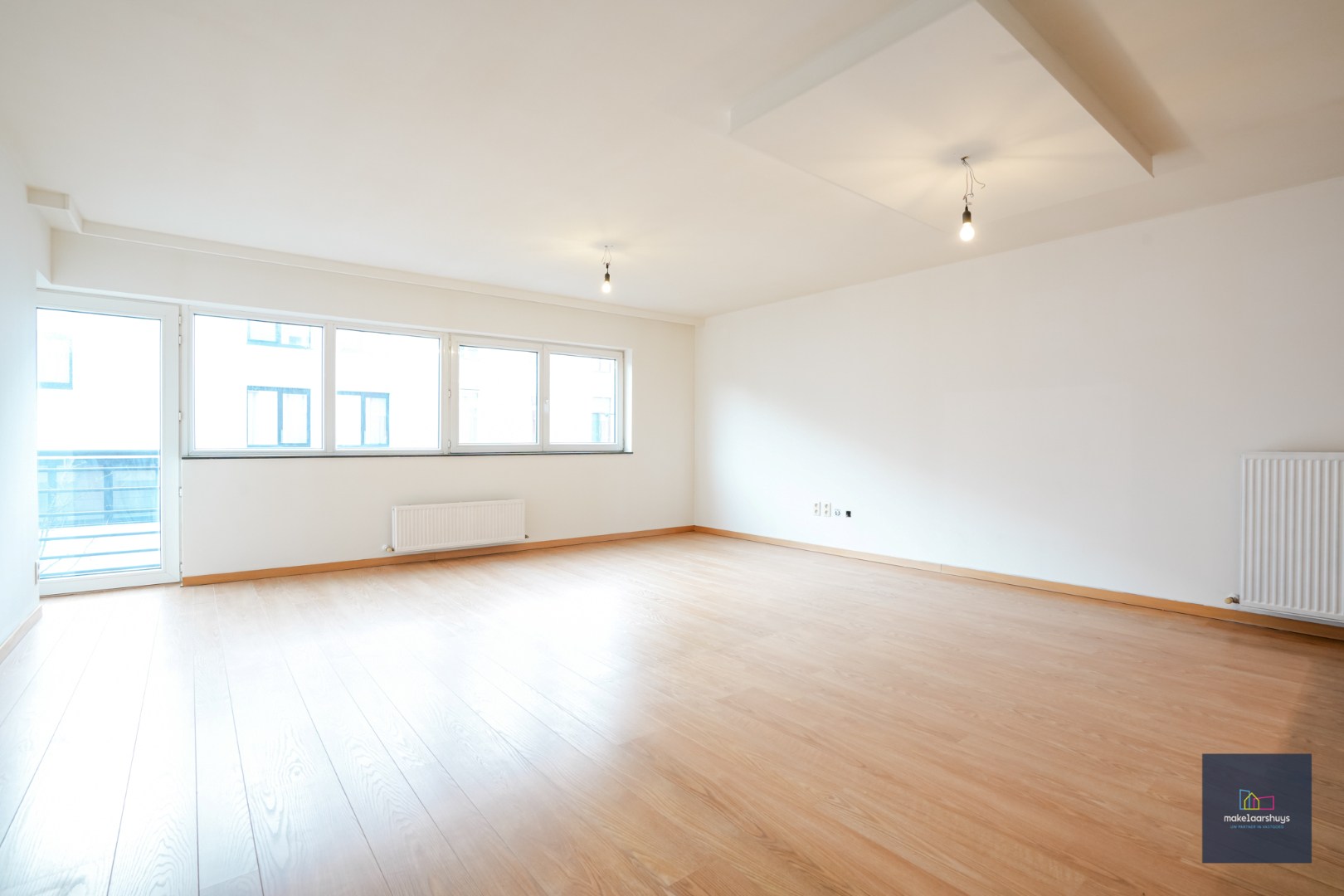 Goedgelegen 2slpk-appartement met terras en staanplaats 