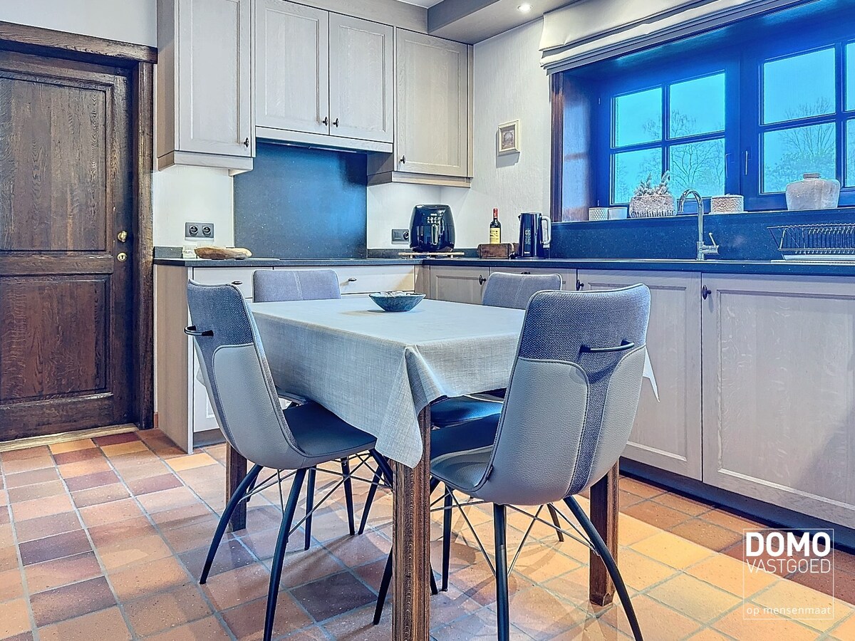 Authentieke open bebouwing met uniek uitzicht en dit in een groene omgeving. 