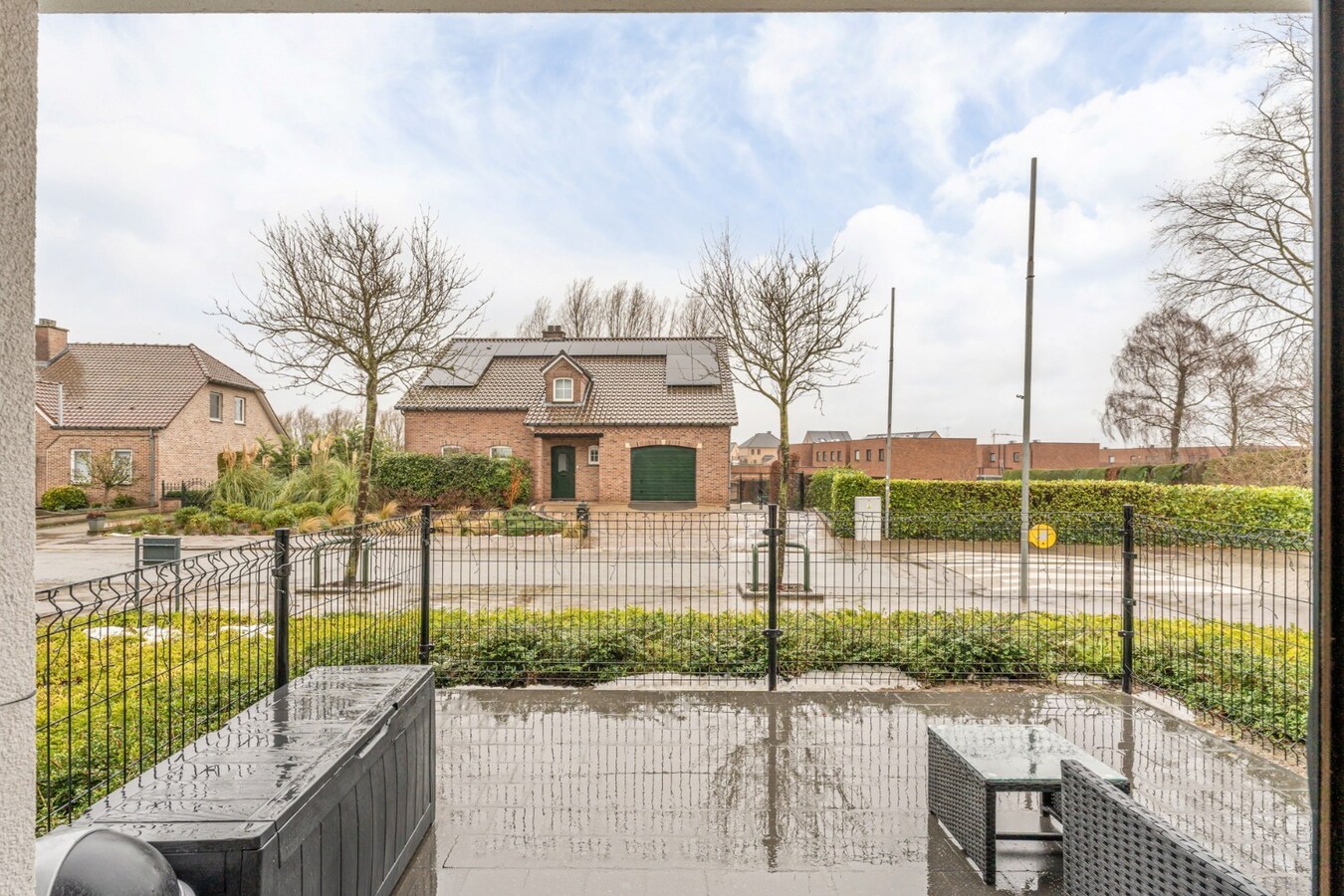 Recent, gelijkvloers appartement in een stijlvolle residentie mét ondergrondse parkeerplaats en kelderberging! 
