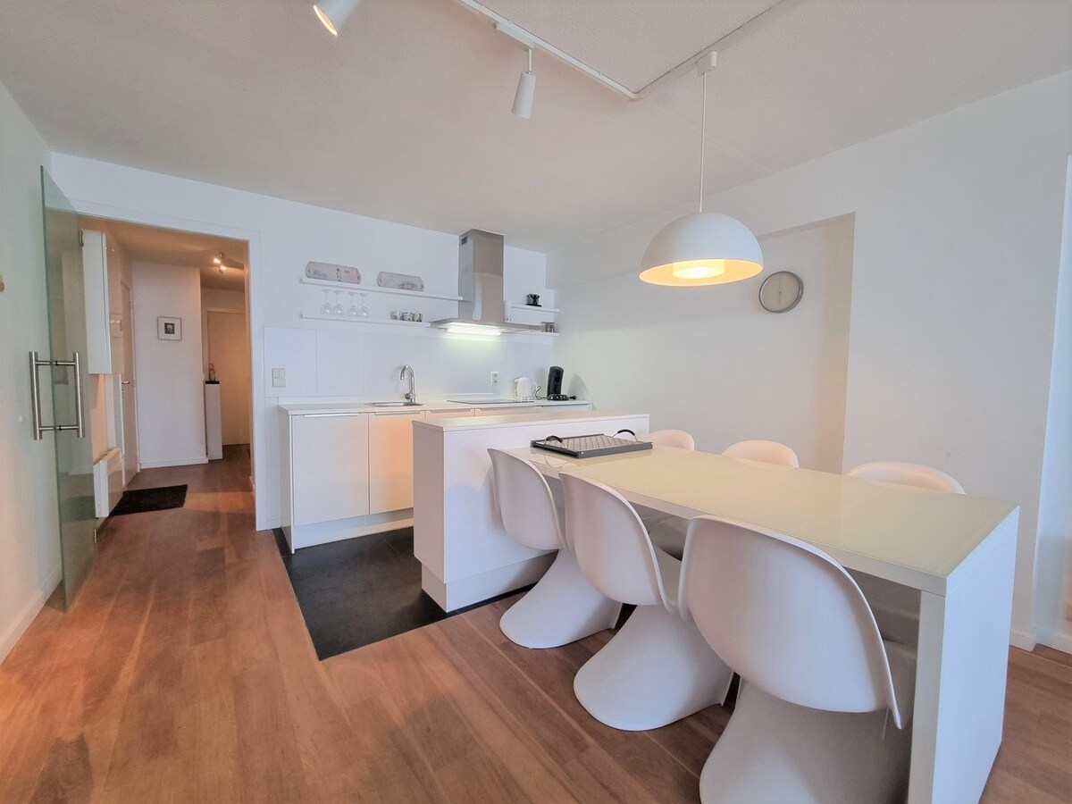 Designappartement met terras op de Zeedijk - Blankenberge 