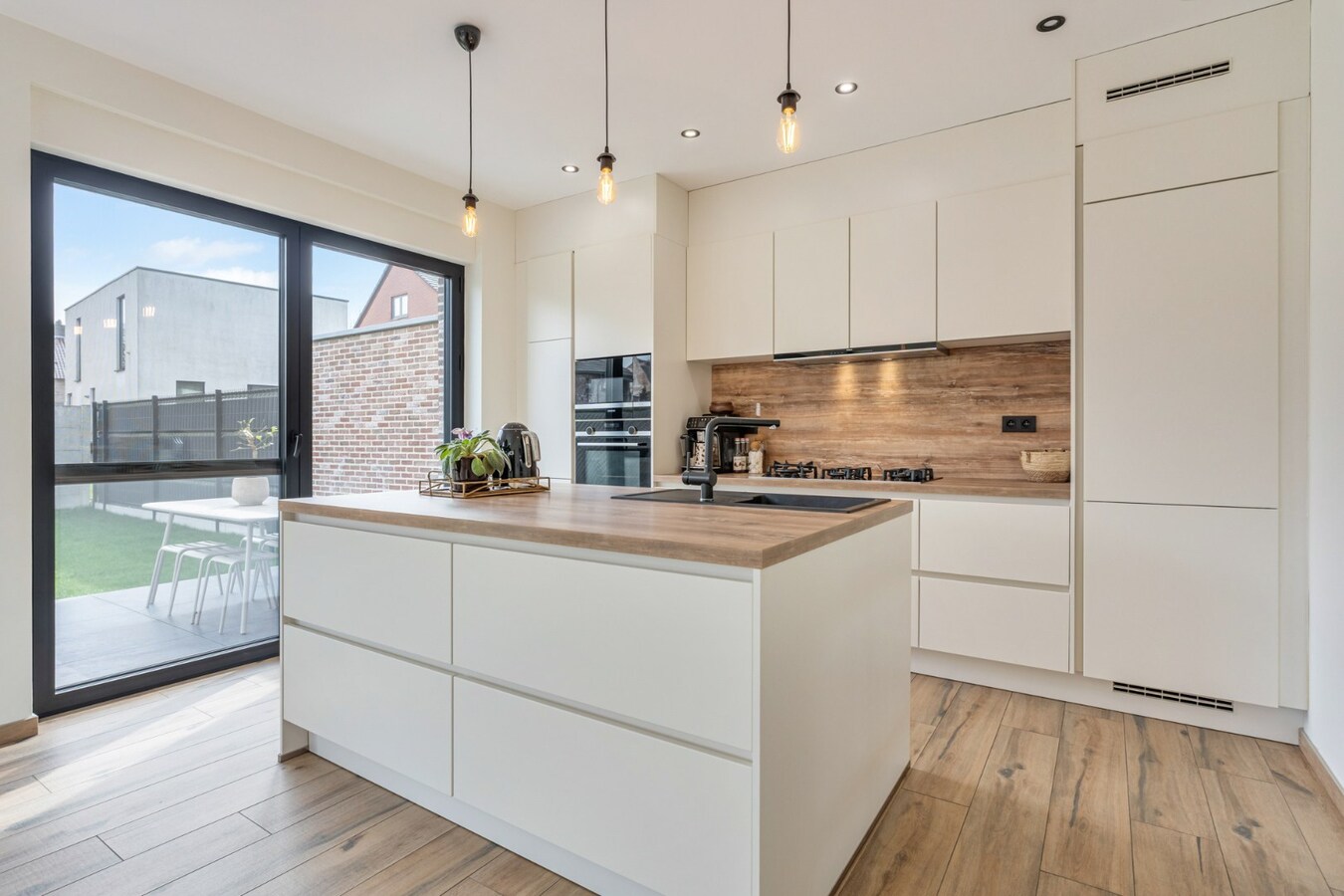 UNIEK VASTGOEDAANBOD! Kwaliteitsvolle pastorijwoning met duurzame technieken en uitzonderlijk wooncomfort 