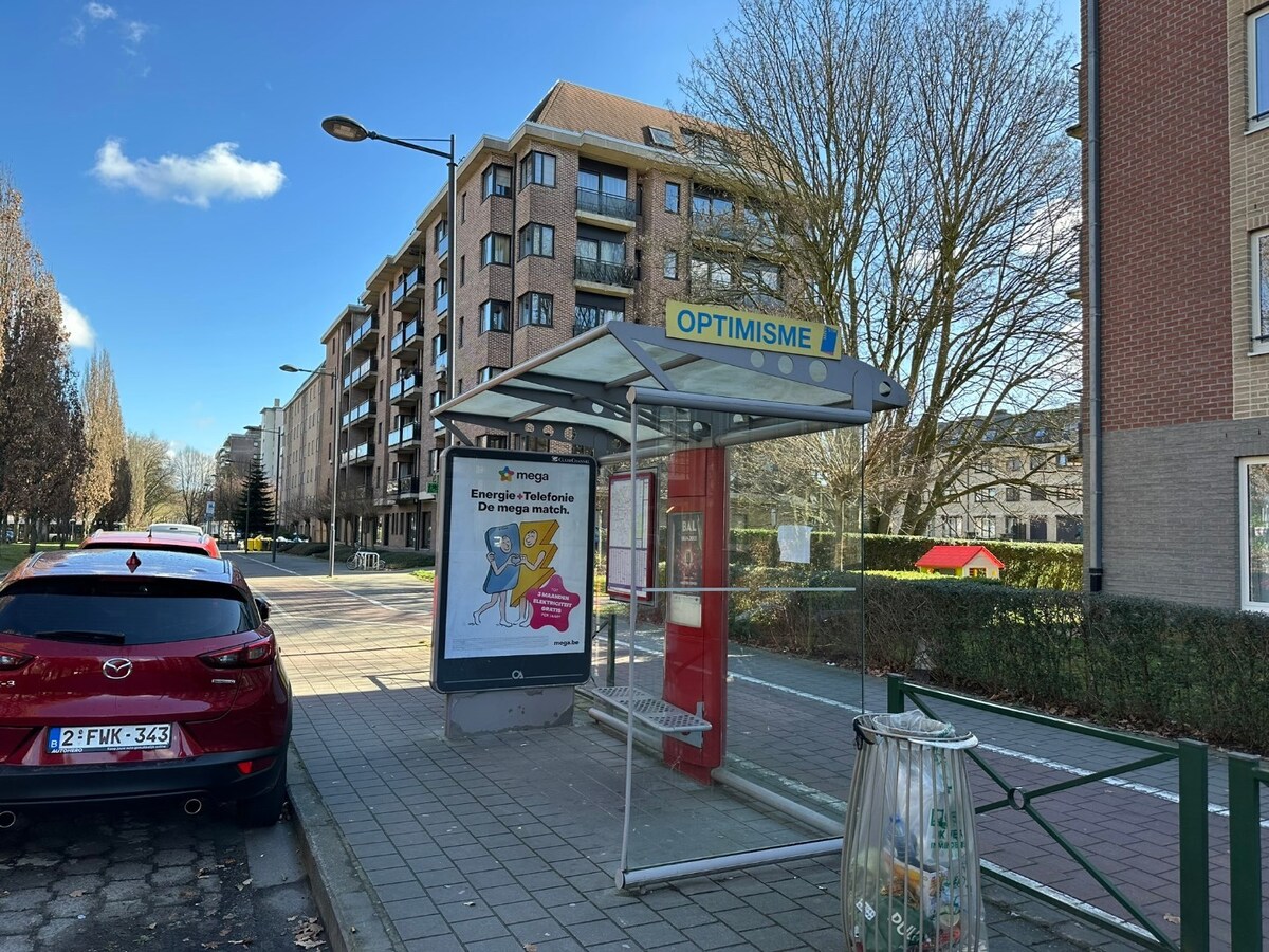 bushalte bij de deur